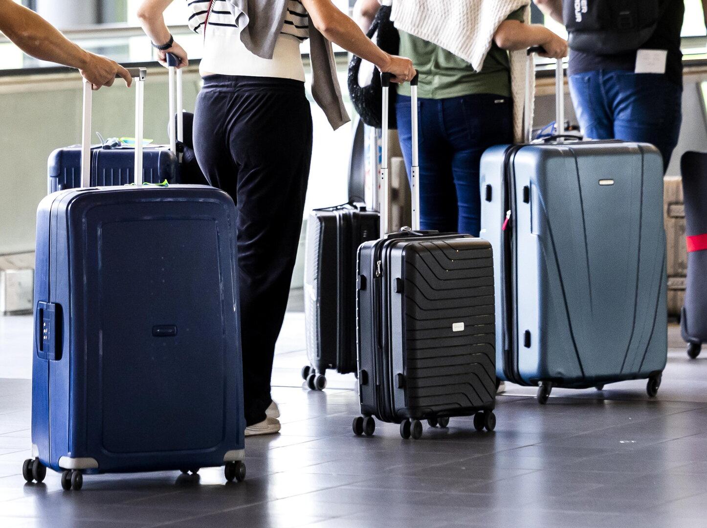 Neuseeländerin reiste mit Mädchen (2) im Koffer