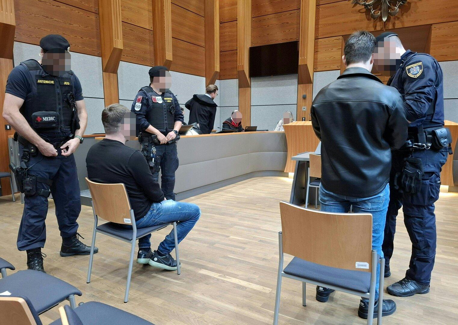 Fünf Banküberfälle in Tirol: Erstangeklagter "teilweise schuldig"