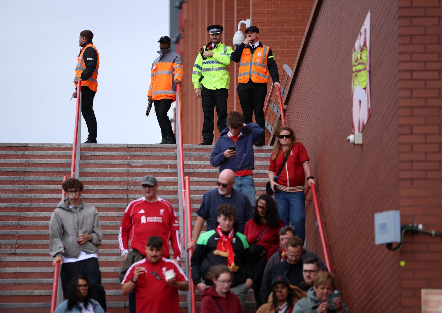 Alarm in Liverpool: Anfield-Stadion evakuiert