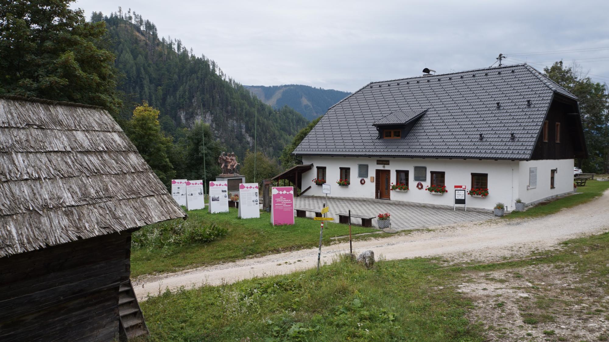 Van der Bellen obljubil Pirc Musarjevi natančno spremljanje primera Peršmanhof in izvajanje pravic ljudstev