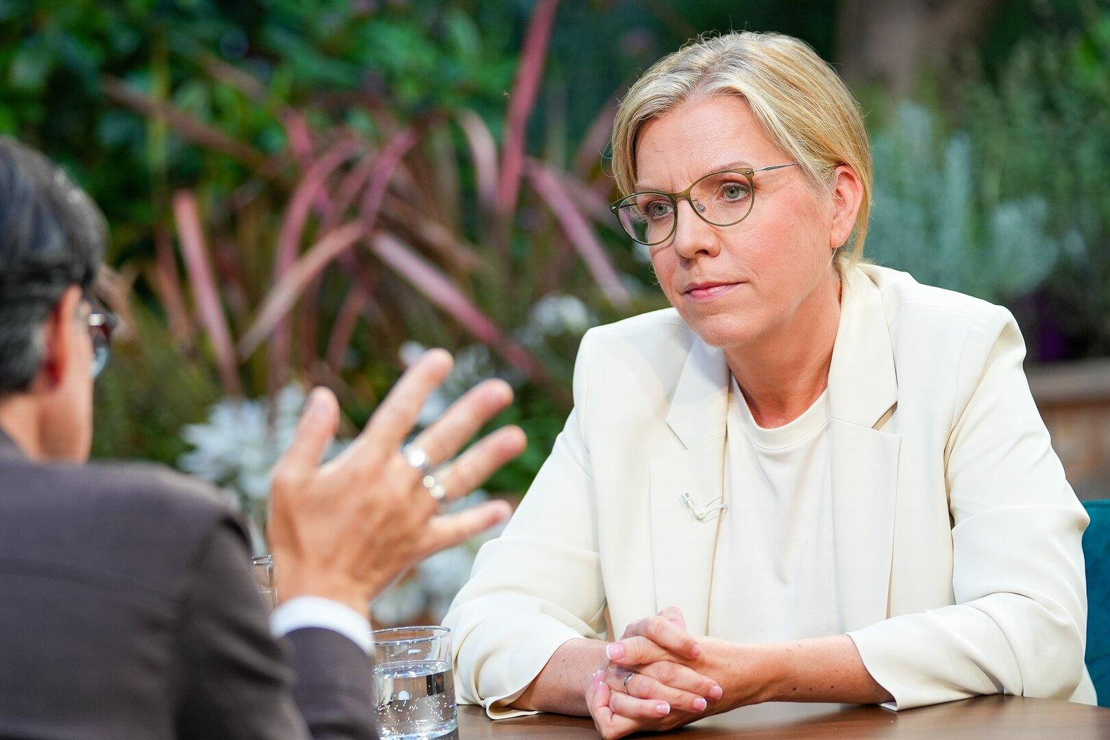 ORF "Sommergespräche": Leonore Gewessler pritegnila 436.000 gledalcev ob Webhoferjevem debiju