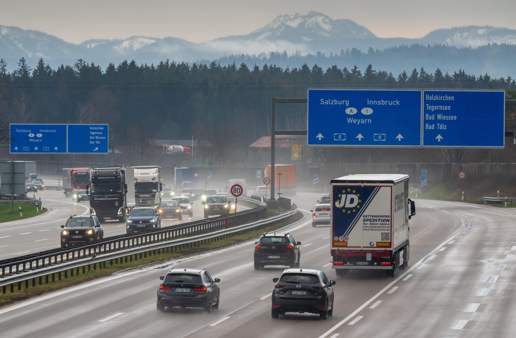 Schreck im Österreich-Urlaub: Familie vergaß Sohn (10) auf Tankstelle