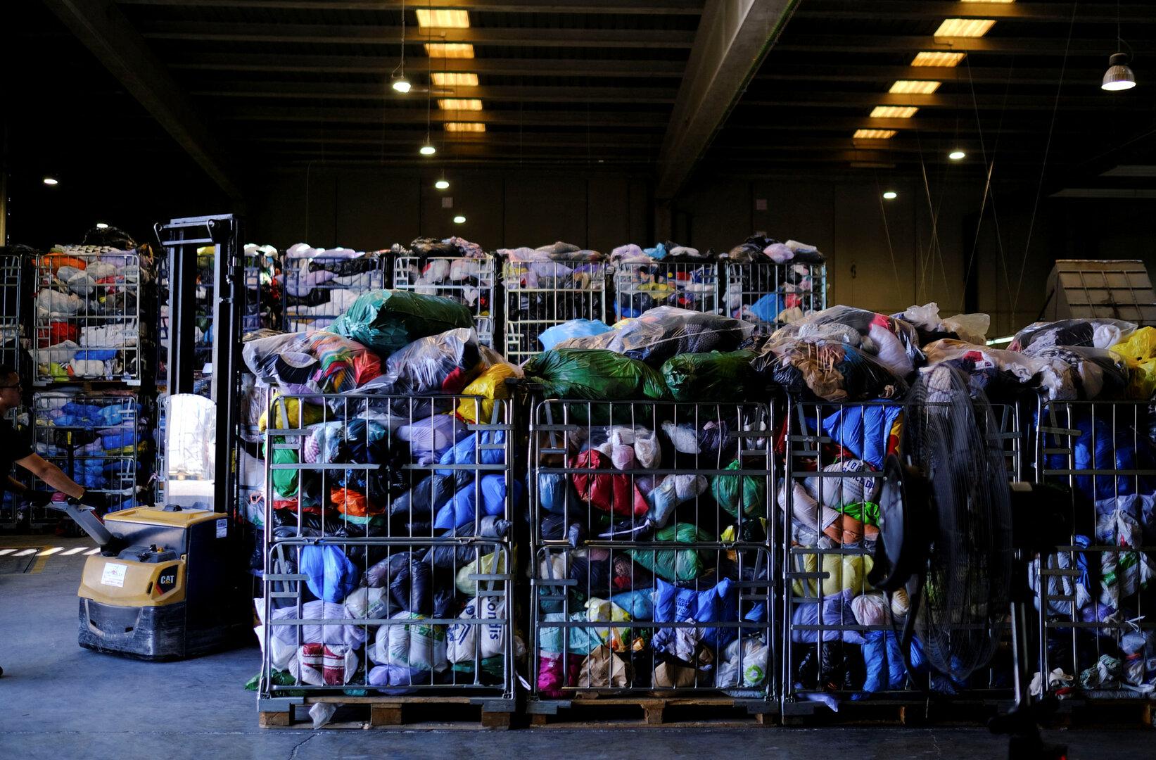 Wo Altkleiderspenden aus Österreich am Ende wirklich landen