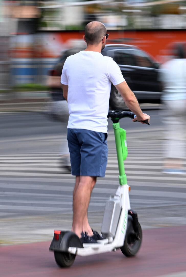 13-jähriger E-Scooter-Fahrer auf Schutzweg in Tirol verletzt