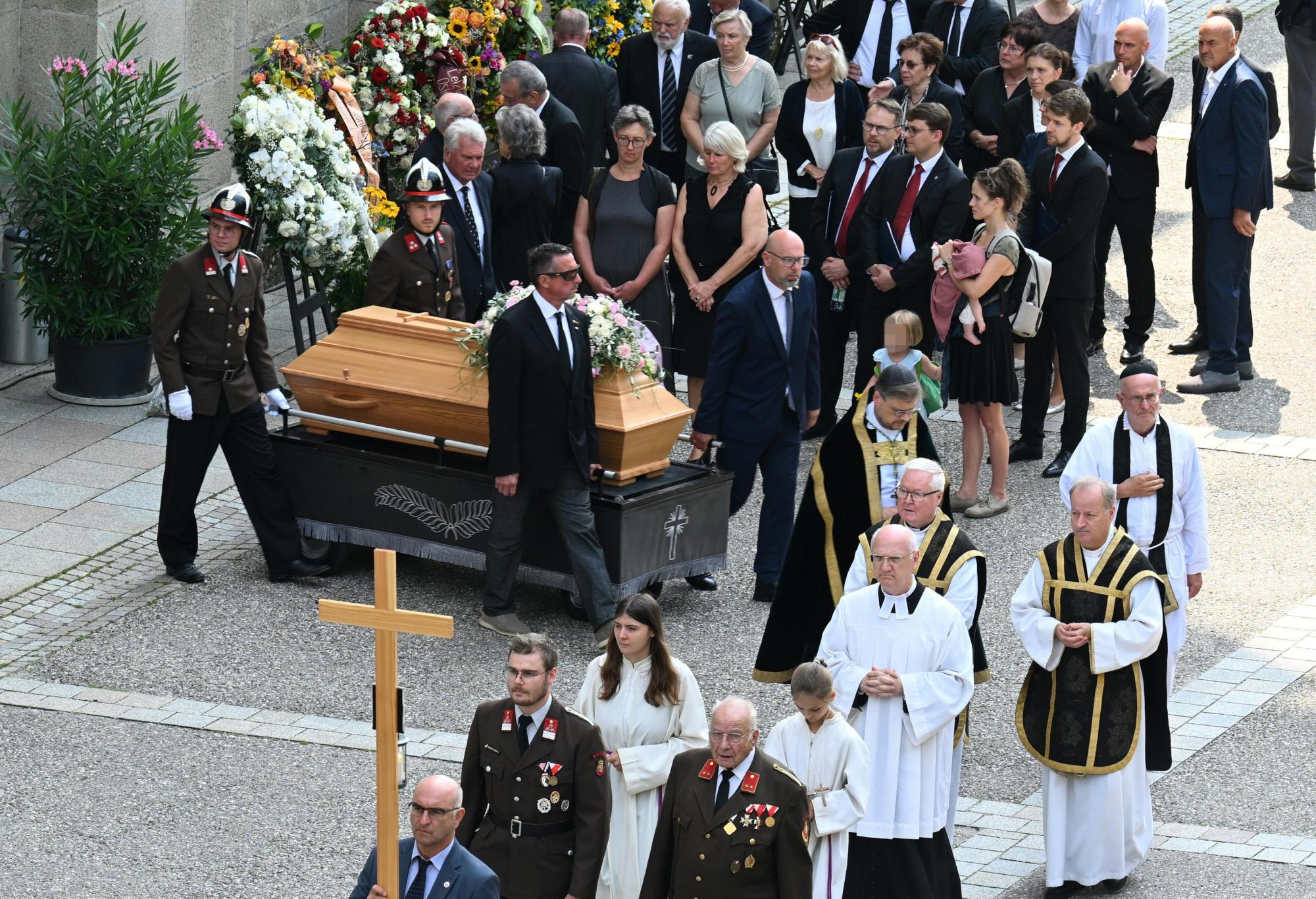 Ex-ÖFB-Präsident Windtner beigesetzt: Große Anteilnahme, viel Prominenz