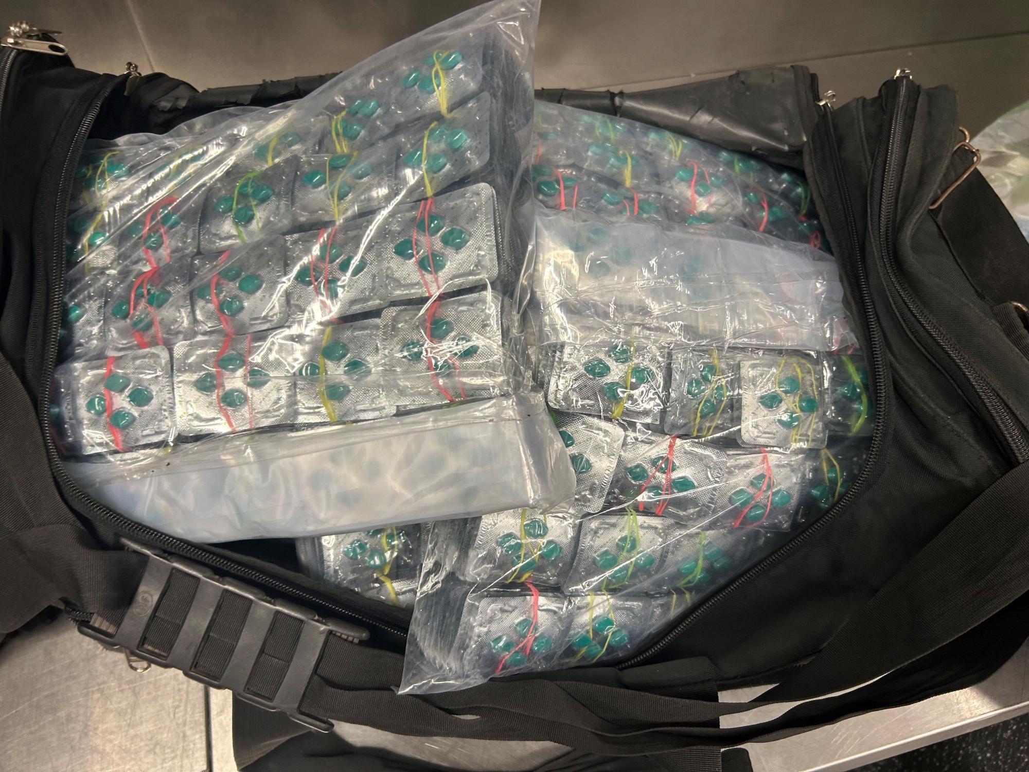 Na Dunajskem letališču zasegli veliko količino zdravil