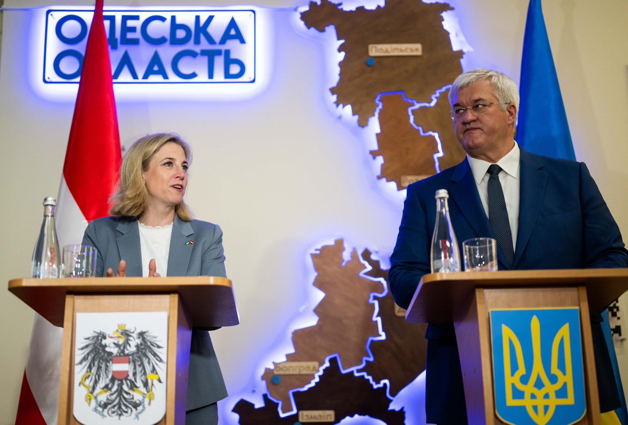 Avstrijska zunanja ministrica Meinl-Reisinger obiskala Odeso v Ukrajini