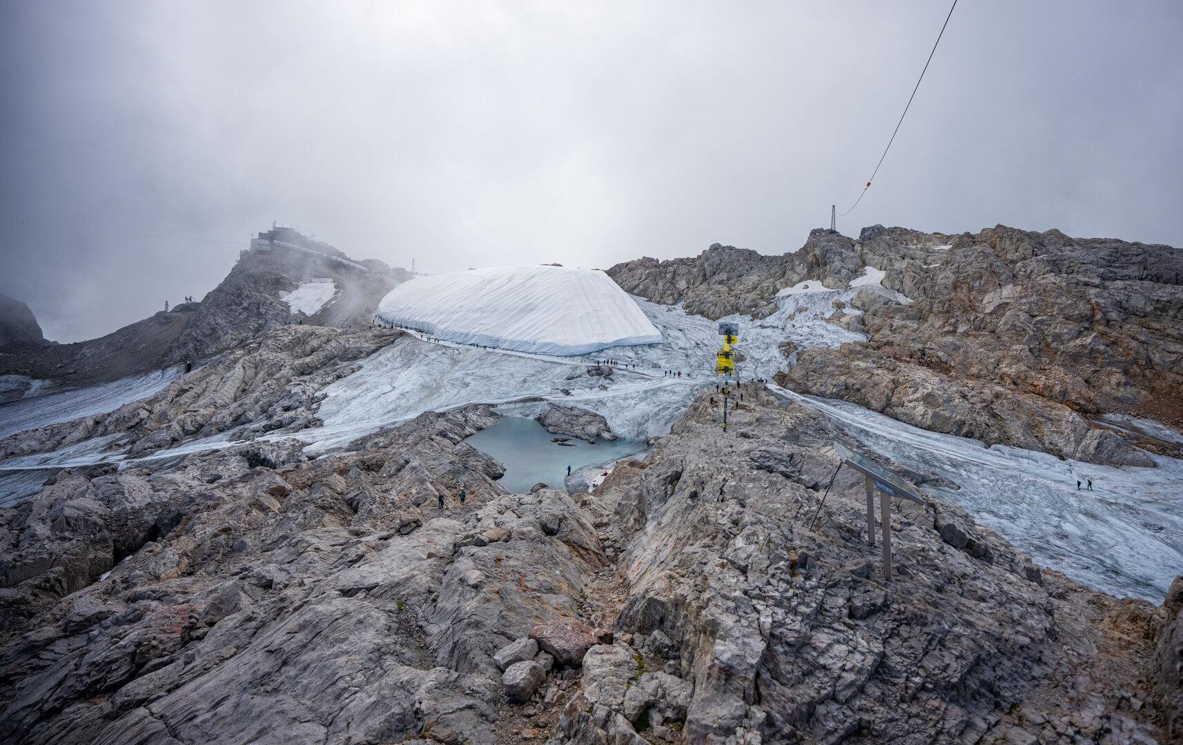 Hallstattski ledenik bo predvidoma izginil v petih letih, Dachsteinski ledeniki pa se soočajo z izgubo mase.