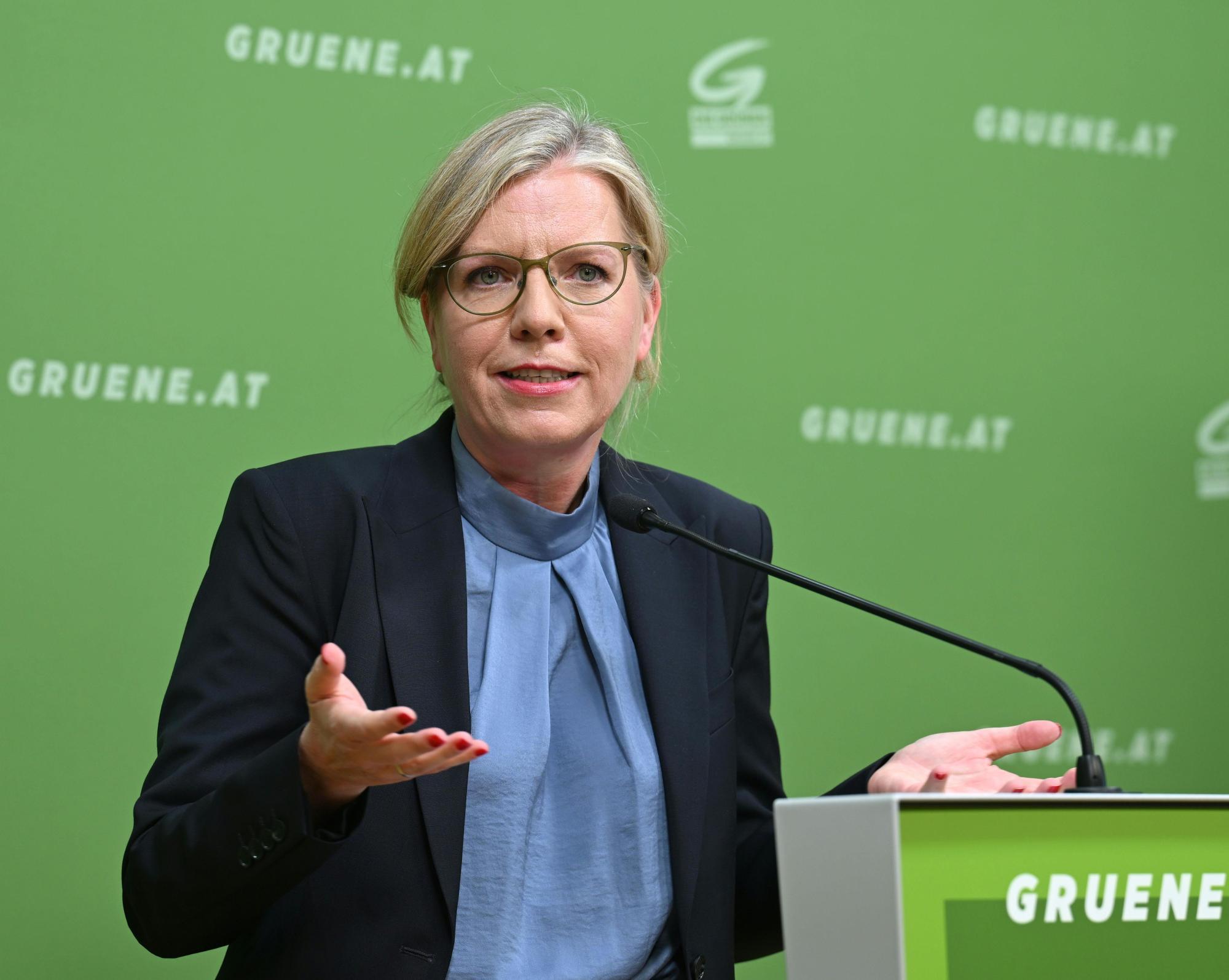 Gewessler kritisiert ÖVP-Minister: "Damit ist er auf dem Holzweg"