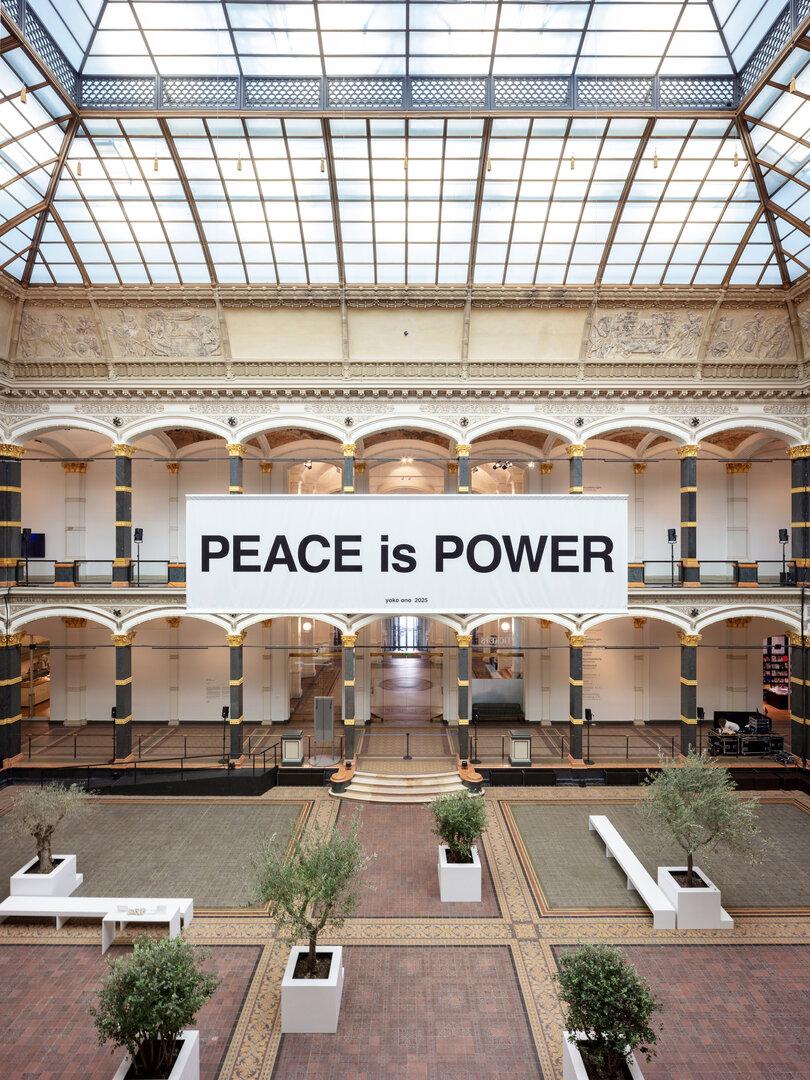 Yoko Ono reichte den Apfel und John Lennon biss hinein