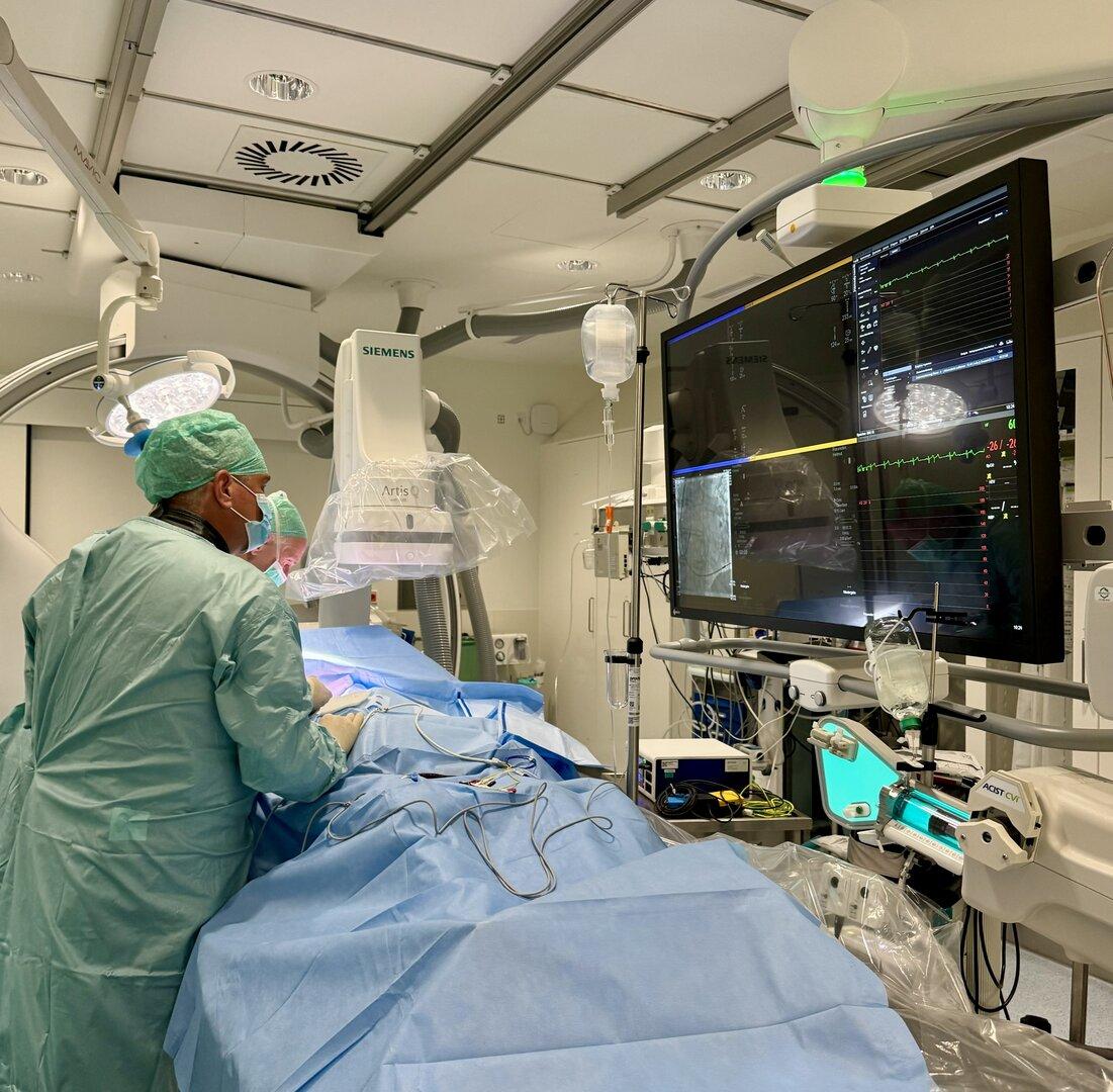 Klinika Oberwart uvaja nove standarde v kardiologiji z minimalno invazivnimi postopki