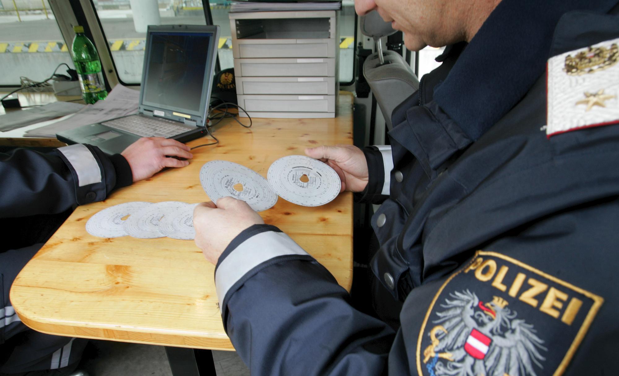 Romunski voznik tovornjaka na avtocesti A8 vozil s skoraj dvema promiloma alkohola v krvi