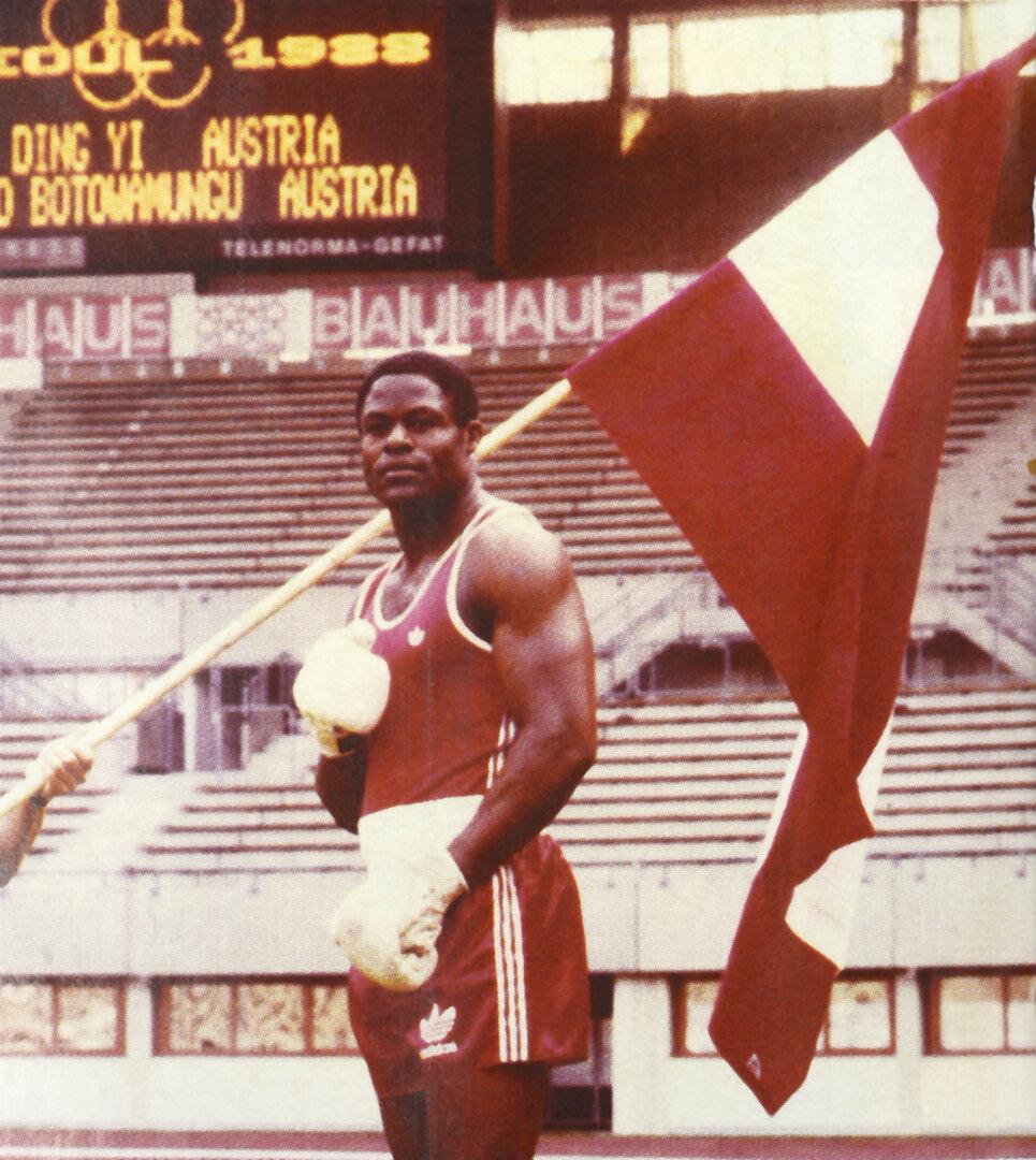 Umrl Biko Botowamungu, avstrijska boksarska ikona