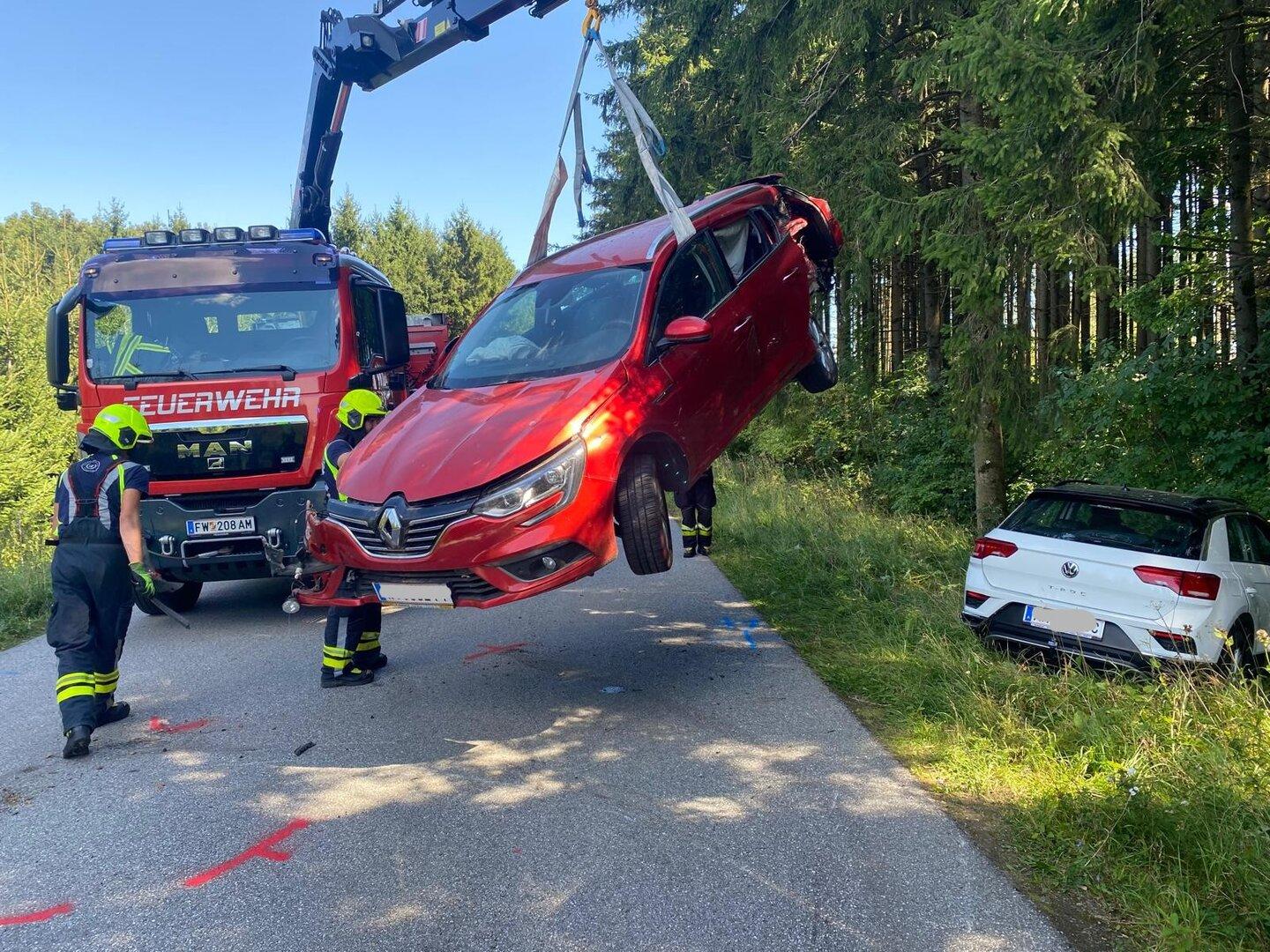 Schwerer Unfall in NÖ: 4 Fahrzeuge verwickelt, 3 Verletzte