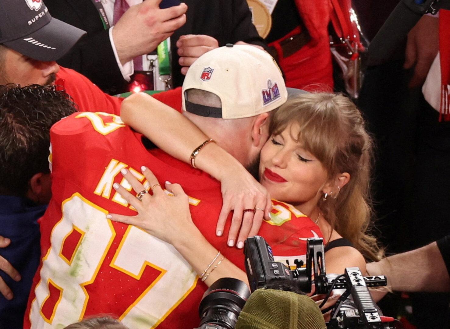 Sie hat "Ja" gesagt: Taylor Swift und Travis Kelce sind verlobt