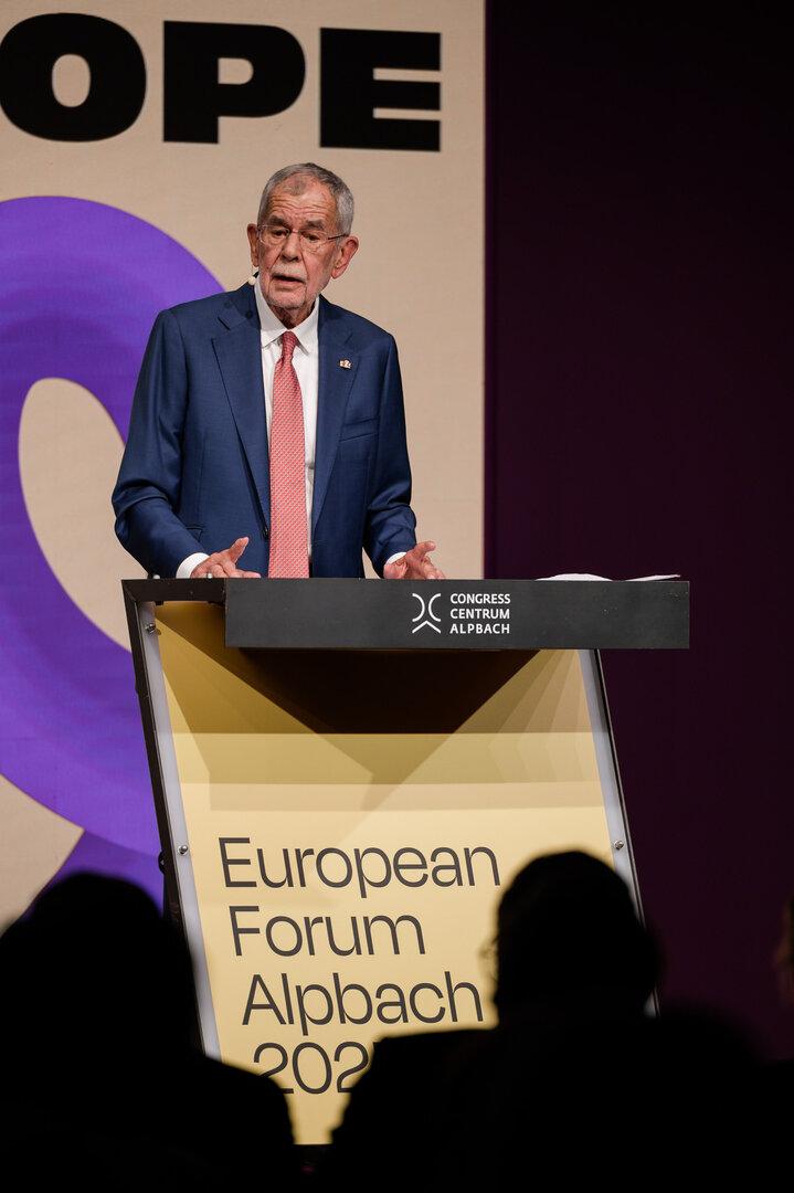 Van der Bellen in Alpbach: "Ein bisschen mehr wie das Baltikum sein"