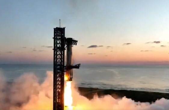 Spektakuläre Videos: SpaceX-Testflug endet im Indischen Ozean