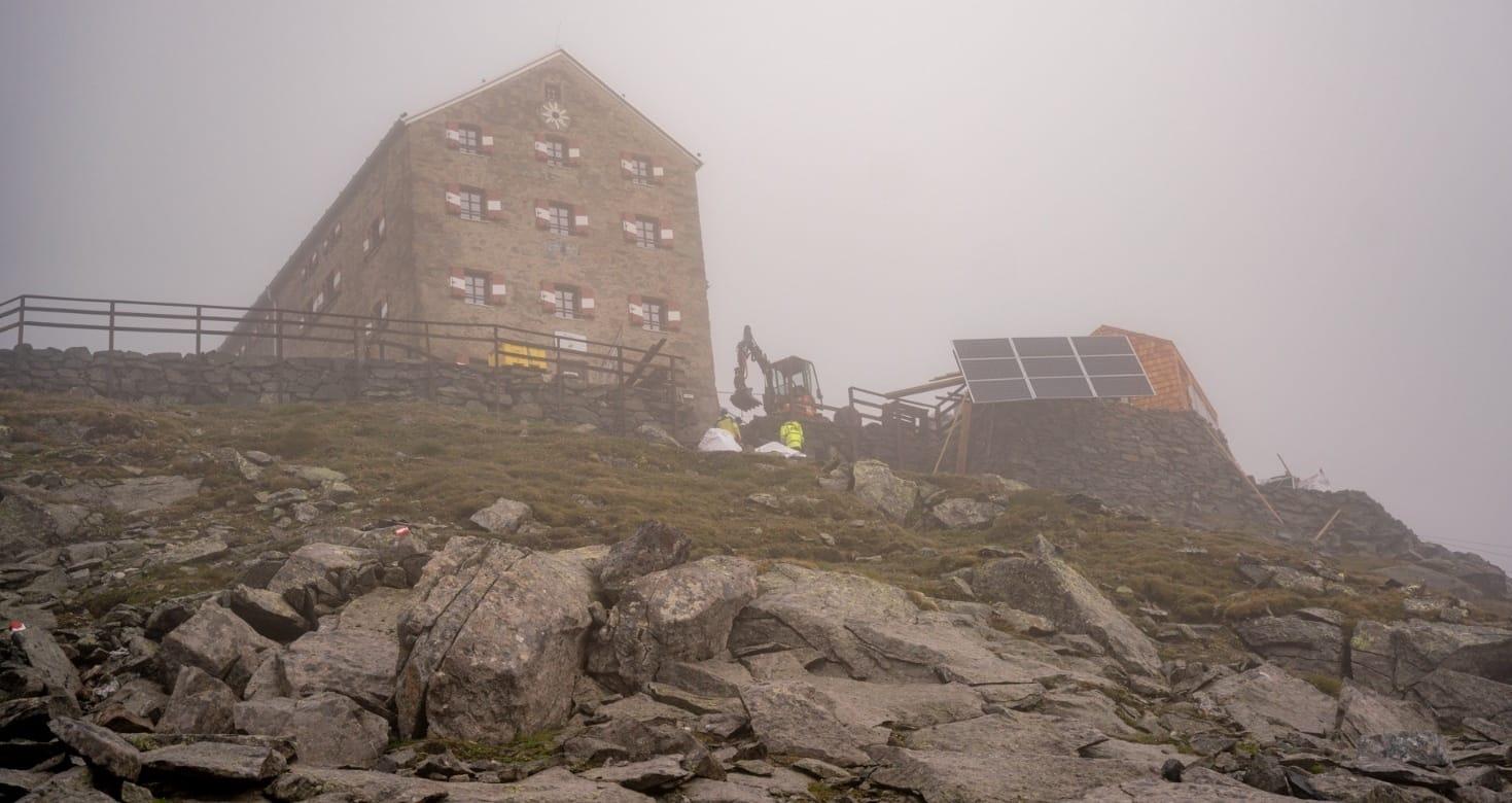 Wanderwege, Steige und Hütten im täglichen Klimastress
