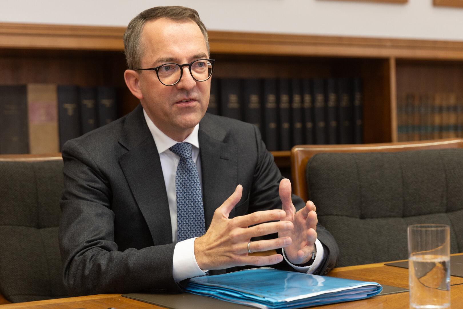 VwGH-Präsident Posch: "Bürger sind auf Augenhöhe mit den Behörden"