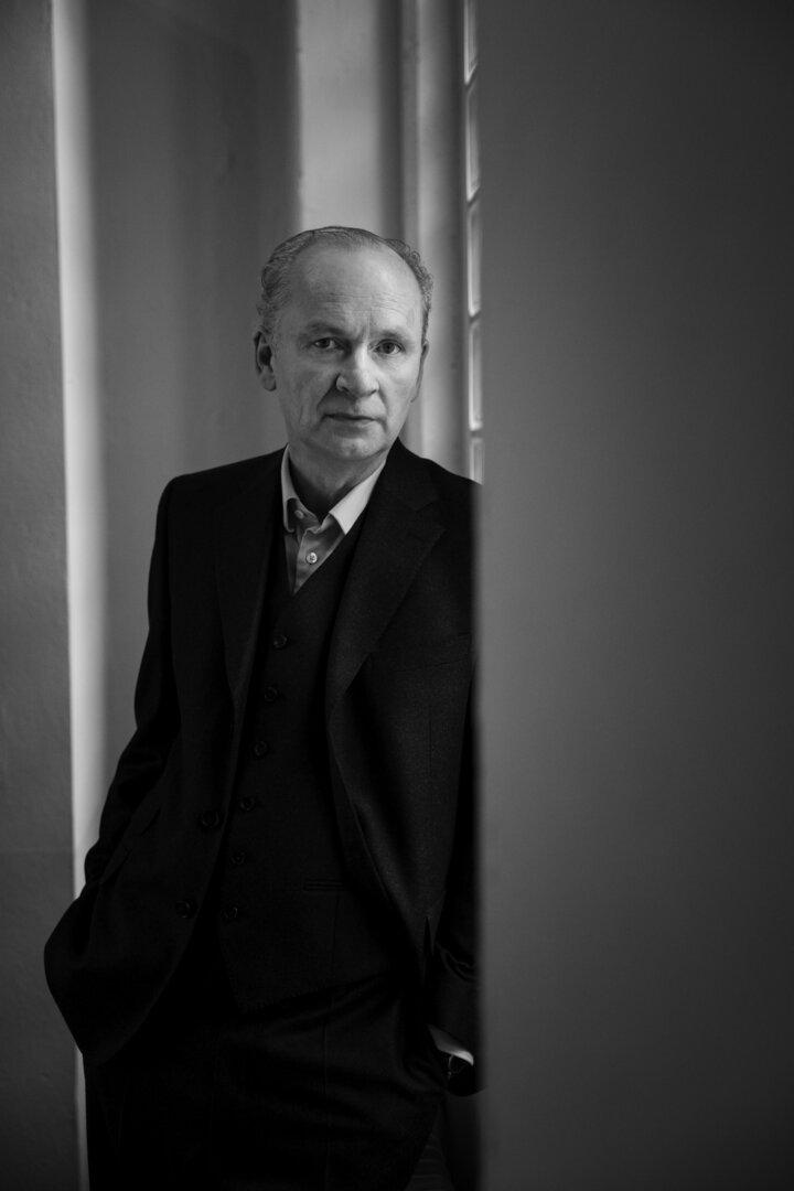 Kritike in pohvale za novo knjigo Ferdinanda von Schiracha, 'Tihi prijatelj'