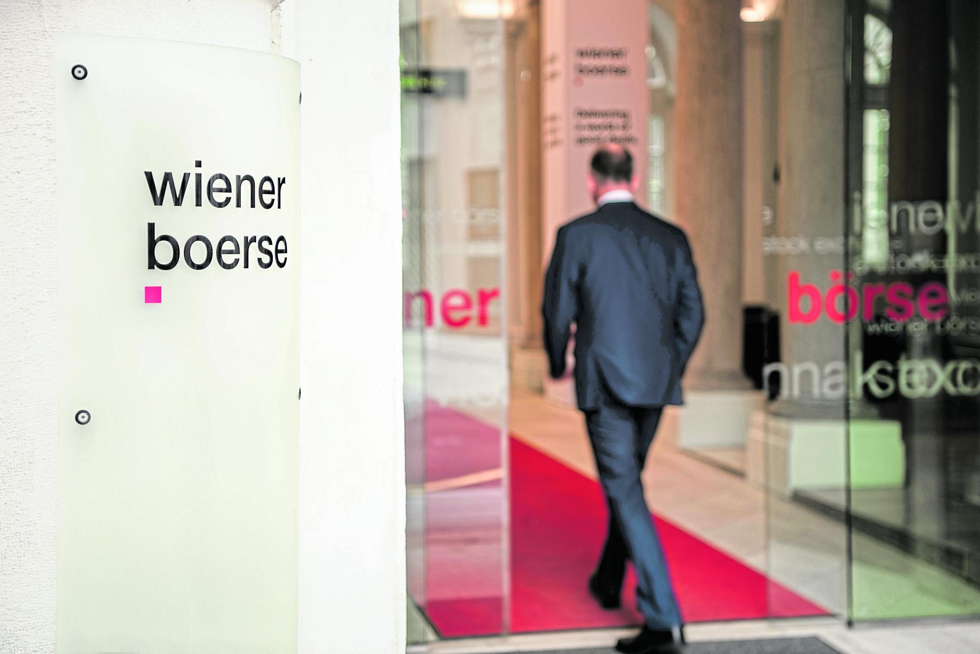 Plače avstrijskih direktorjev upadle v letu 2024, a Bawag izjema