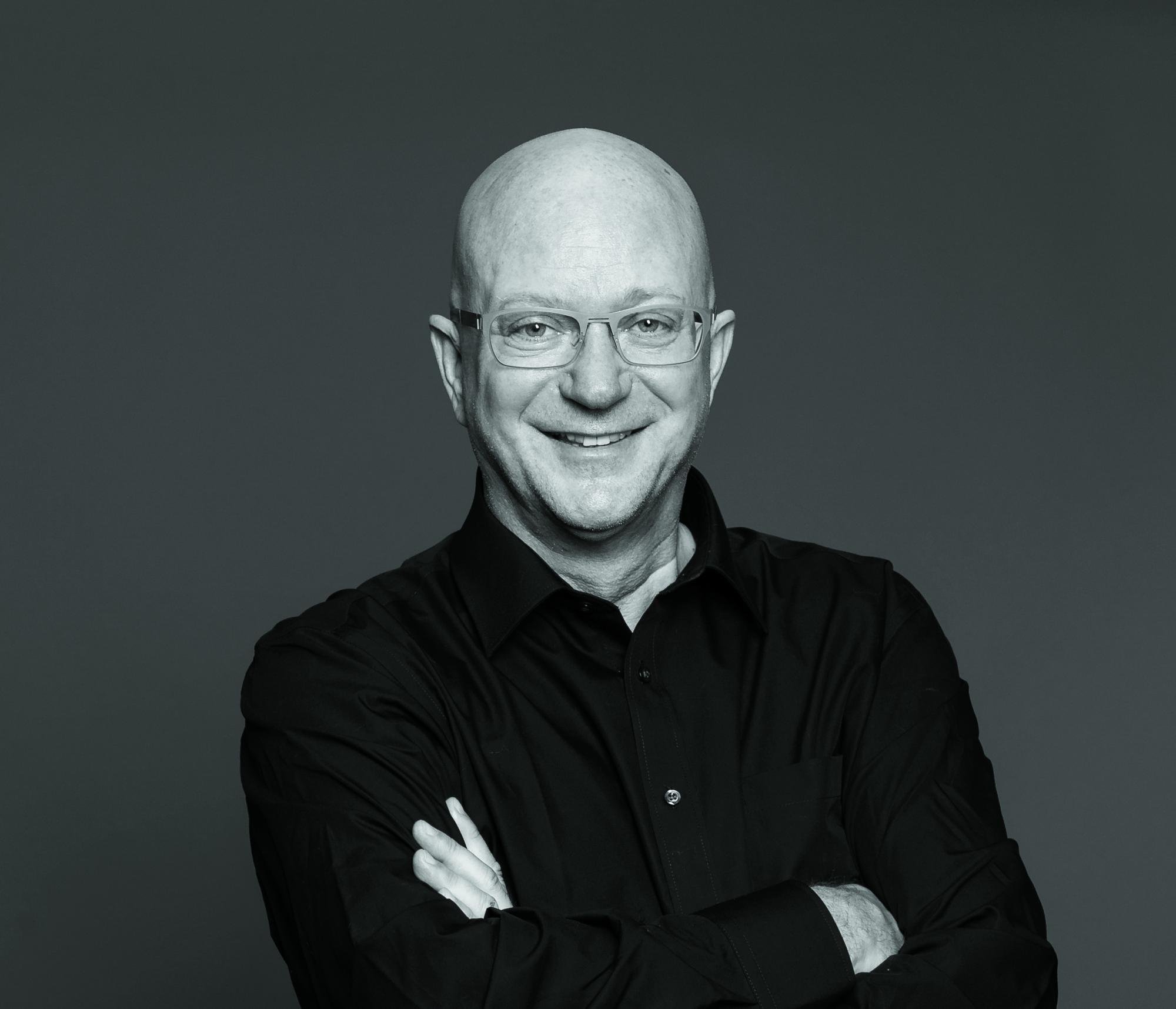 Umrl je avstrijski publicist, učitelj in pisatelj Niki Glattauer