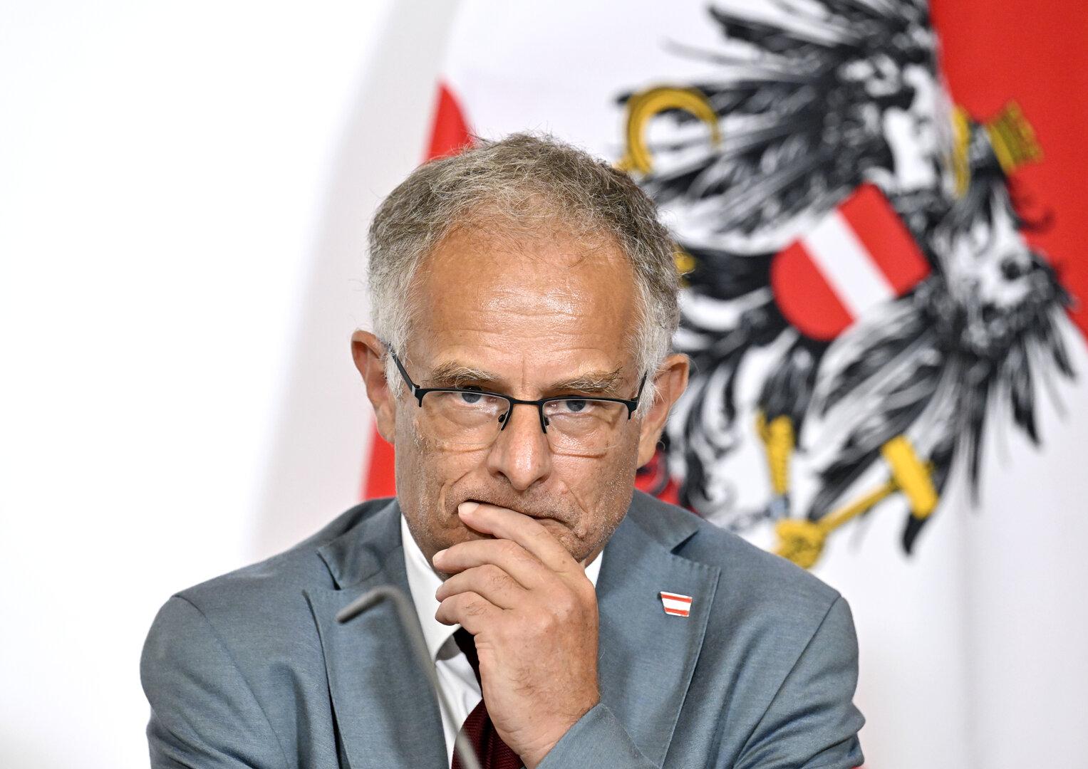 Avstrijska vlada želi ponovno odpreti pogajanja o plačah javnih uslužbencev za leto 2026