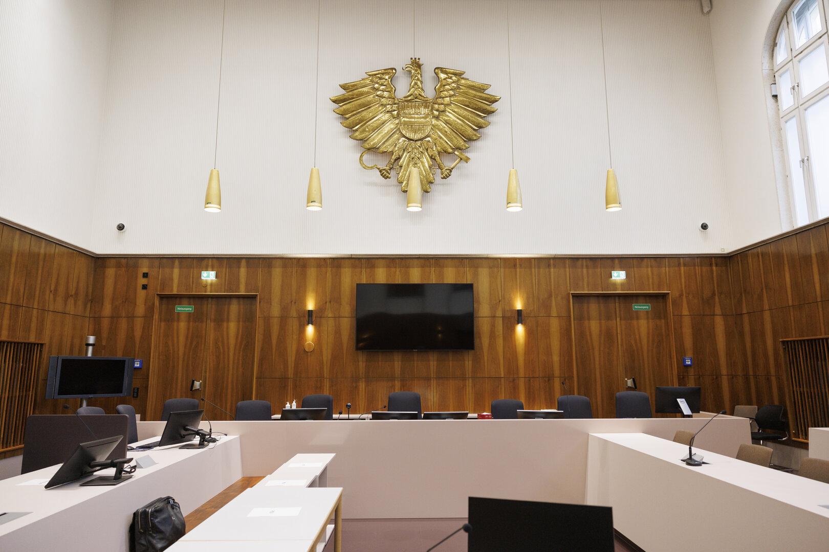 Nekdanjemu uredniku revije "Aula" Martinu Pfeifferju se začenja sojenje zaradi neonacistične propagande