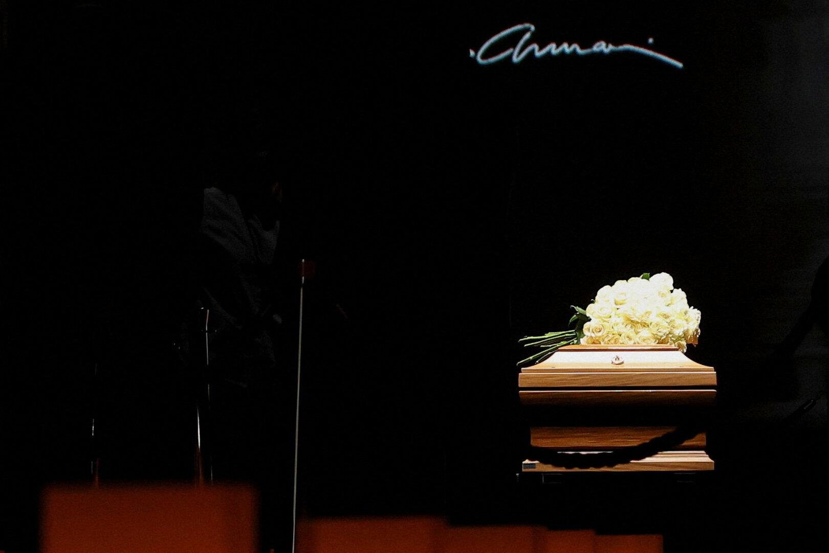 Lange Schlangen: Italien verabschiedet sich von Giorgio Armani