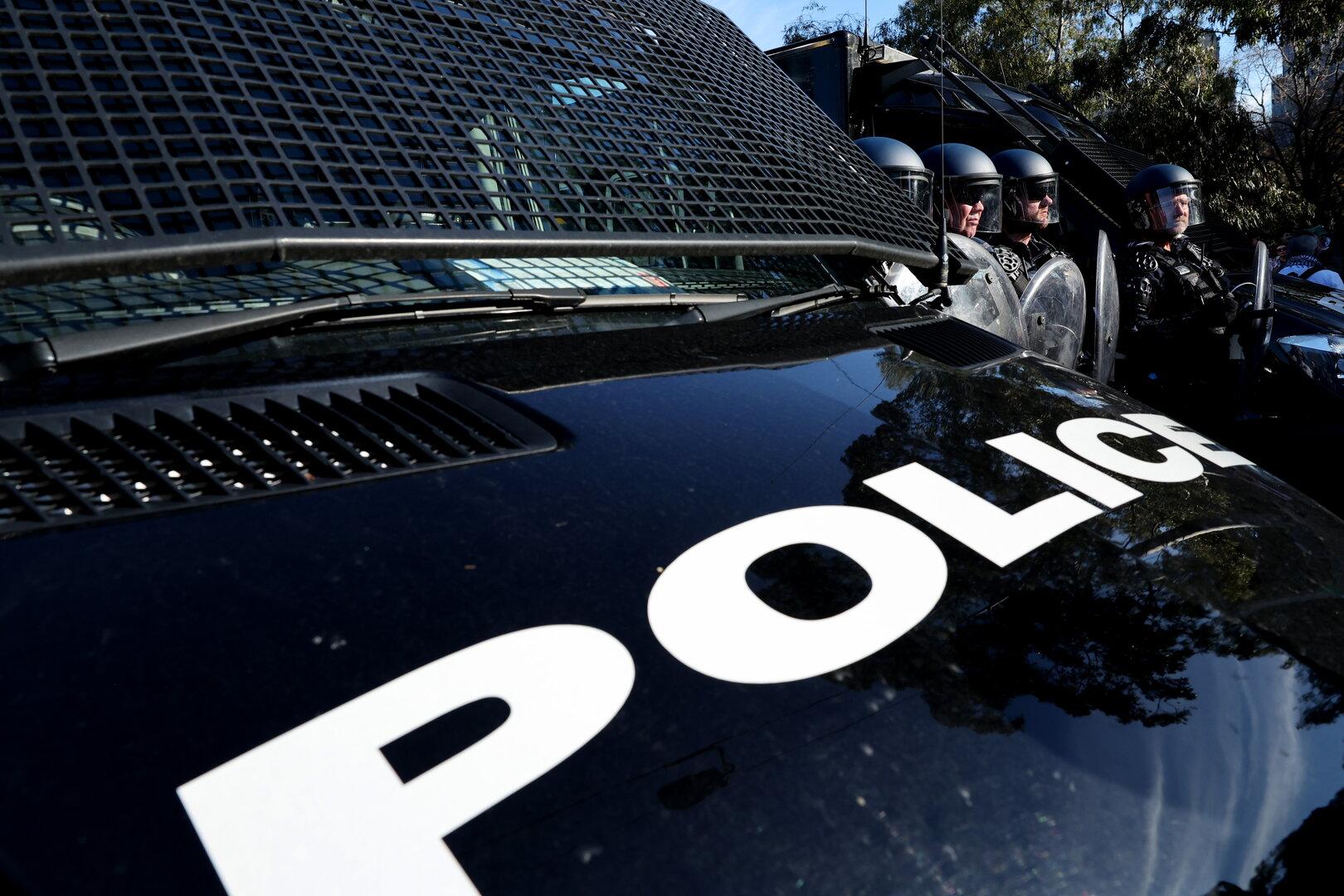 2 Buben (11, 15) von Maskierten mit Macheten und Messern erstochen