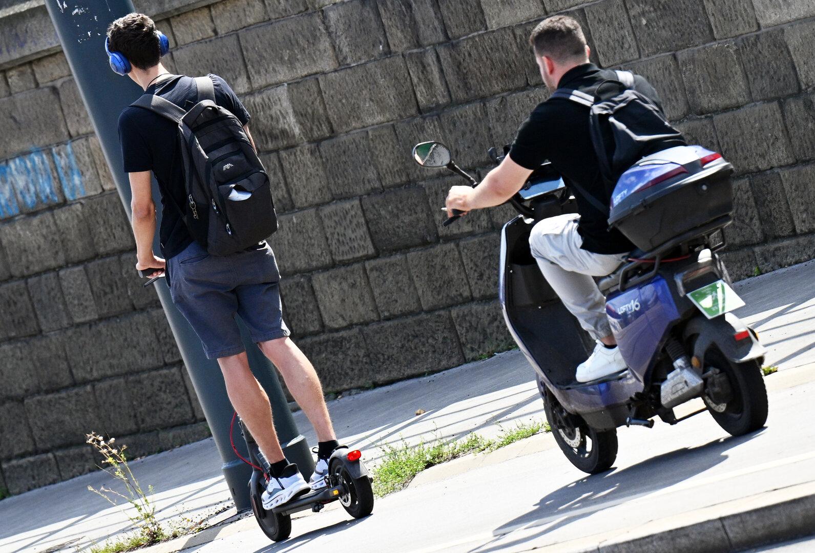 Kein Helm: E-Scooter-Fahrer in NÖ von Pkw erfasst und verletzt