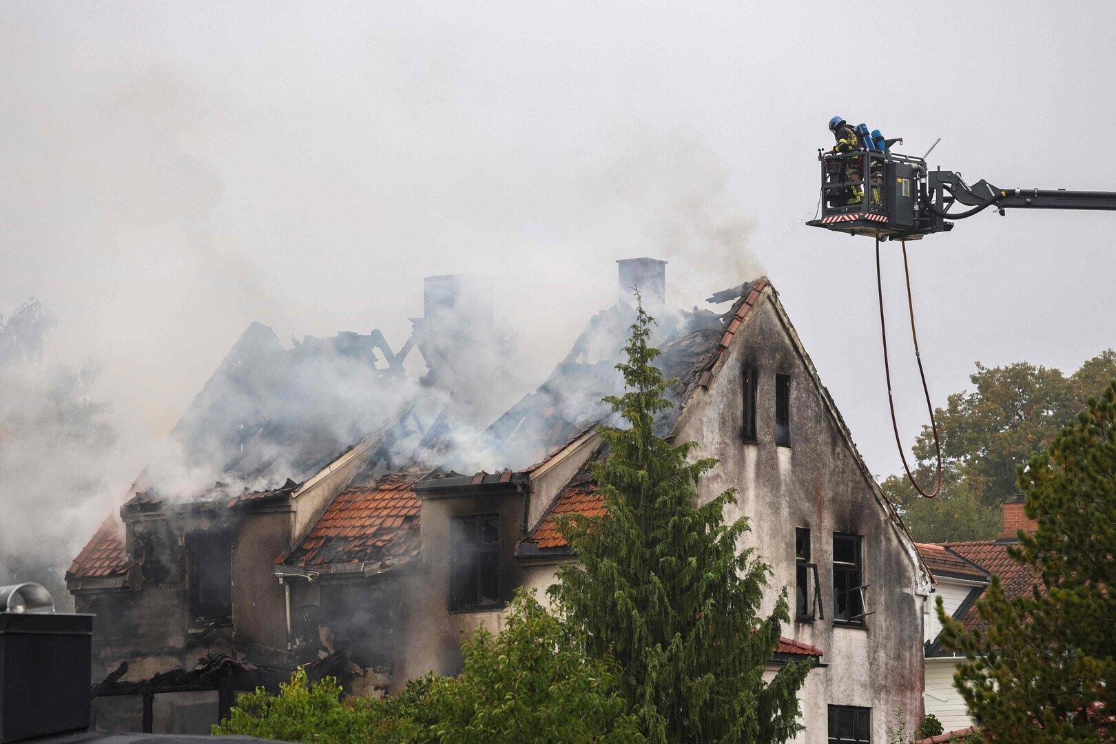 Tragödie: Vier junge Frauen (18 und 19) sterben bei Brand