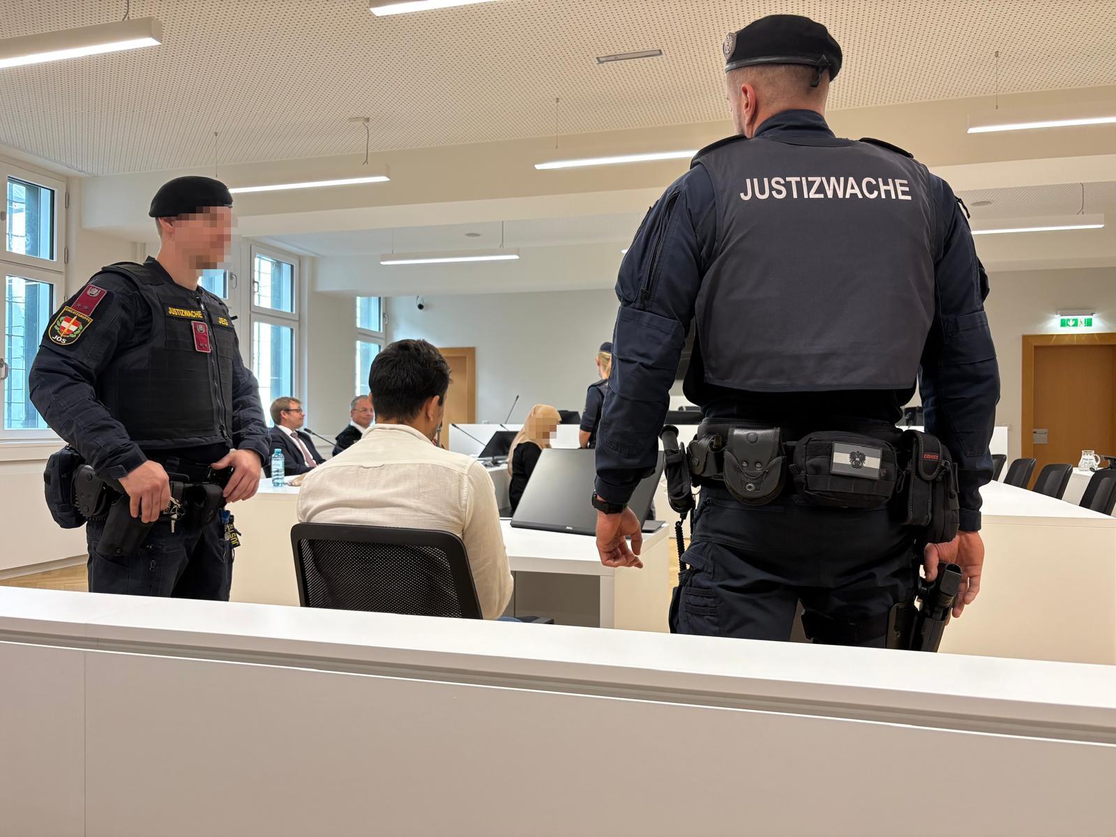 Baby mit Schütteltrauma: Eltern zu Mordversuch nicht geständig