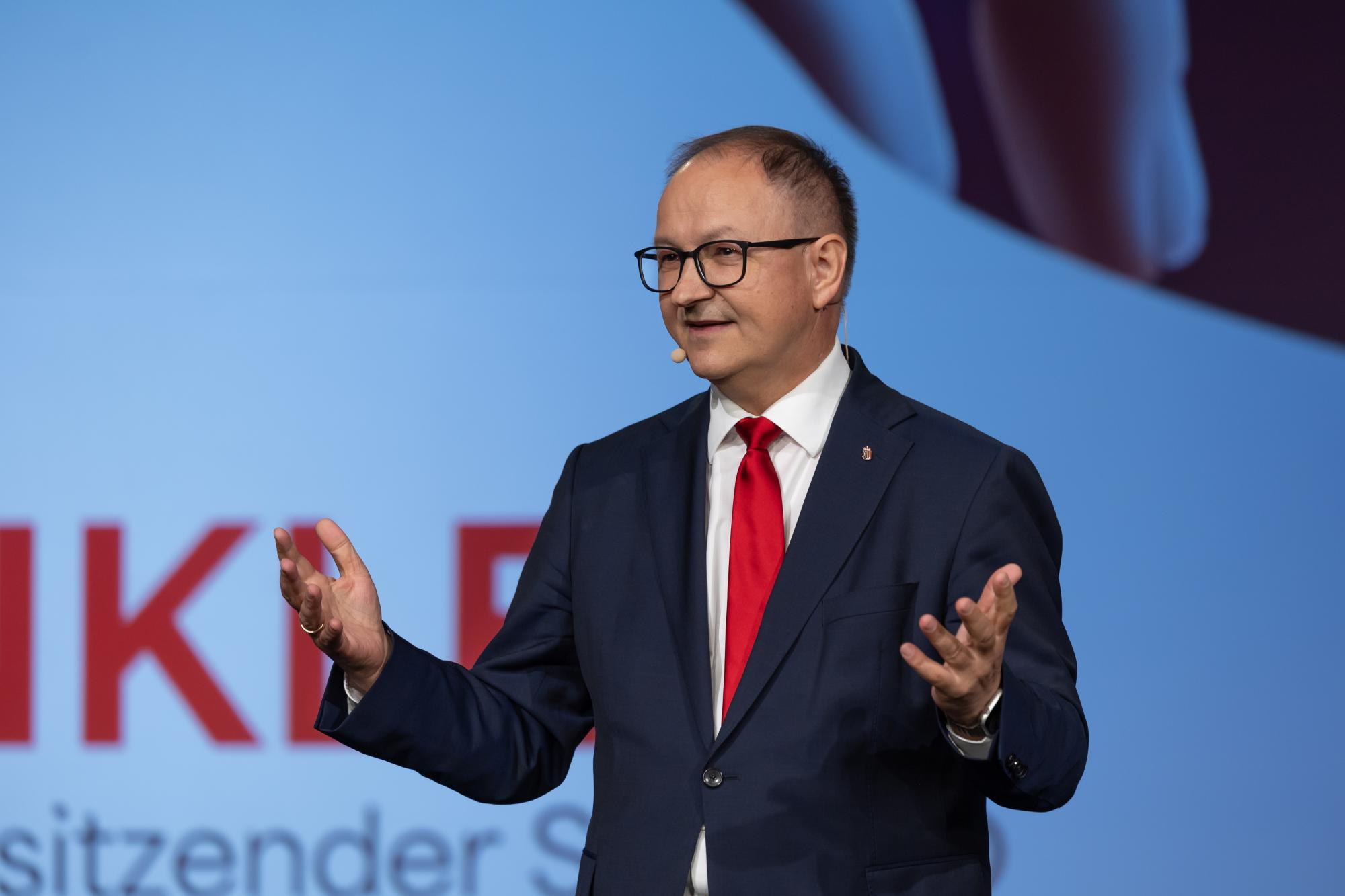 OÖ Landesparteitag: SPÖ wählt Winkler mit 92,73 % zum Spitzenkandidaten