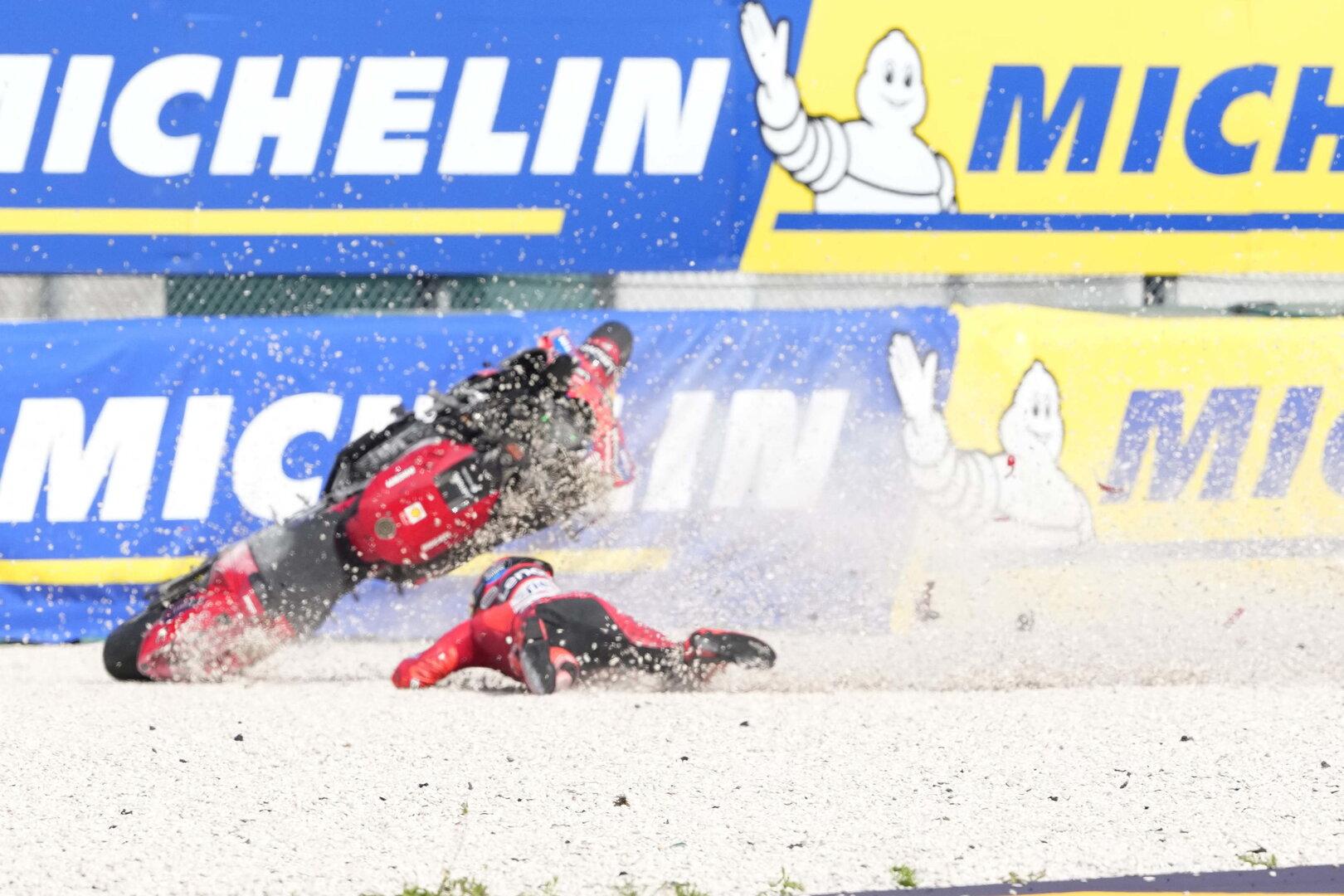 Marquez stürzt in Führung: Bezzecchi feiert Sprint-Sieg in Misano