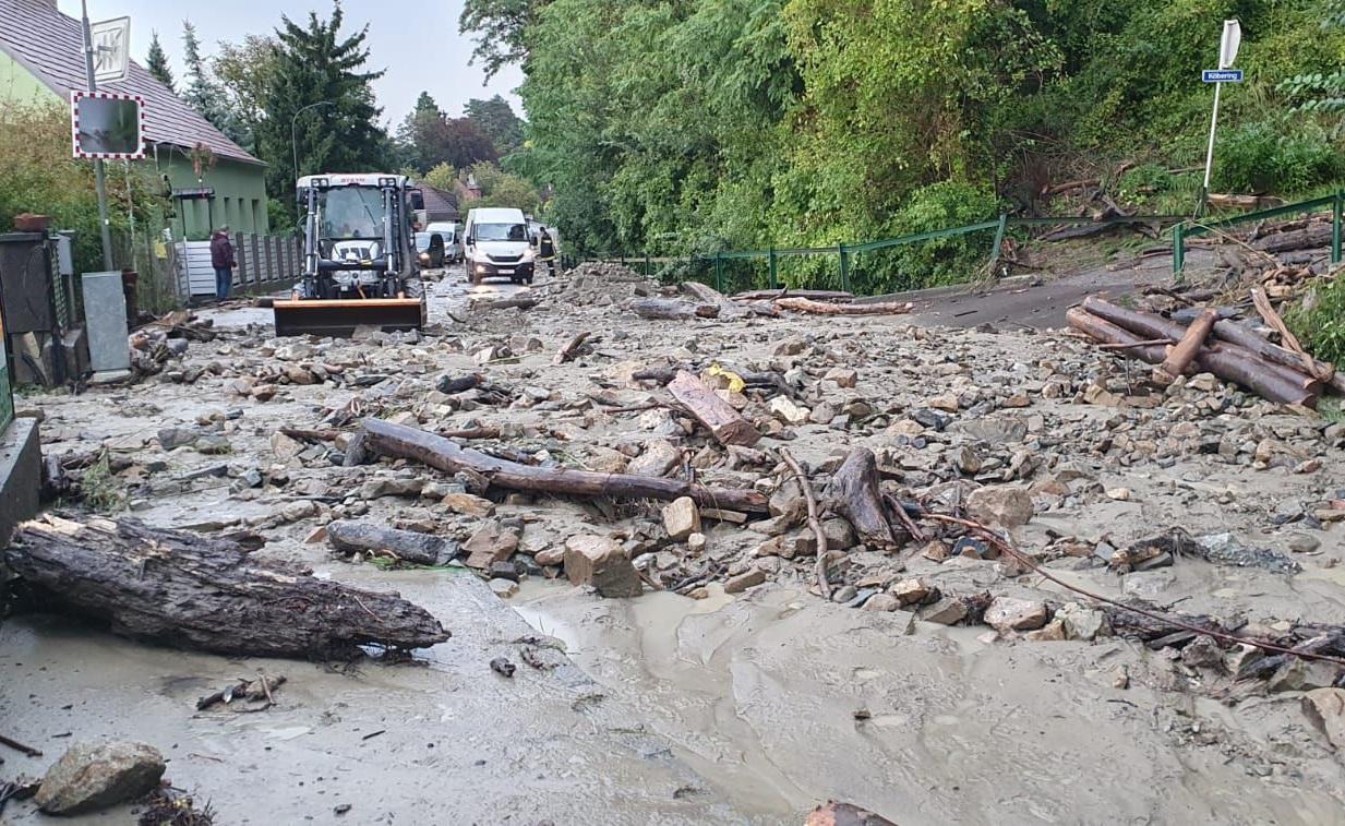 Sturzflut nördlich von Wien: 200 Personen aus Zug gerettet