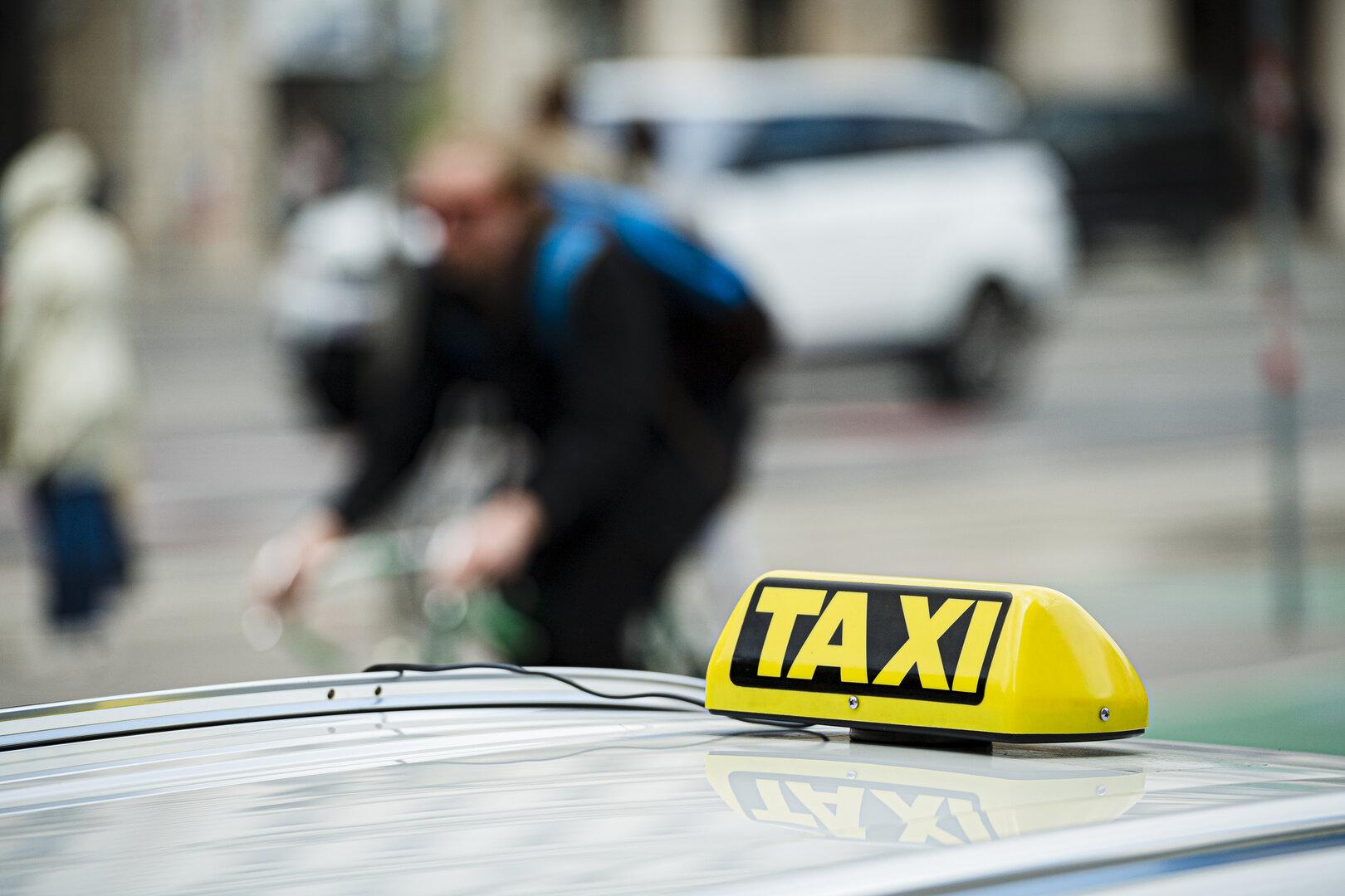 16-Jähriger soll Taxifahrer in Linz mit Messer attackiert haben