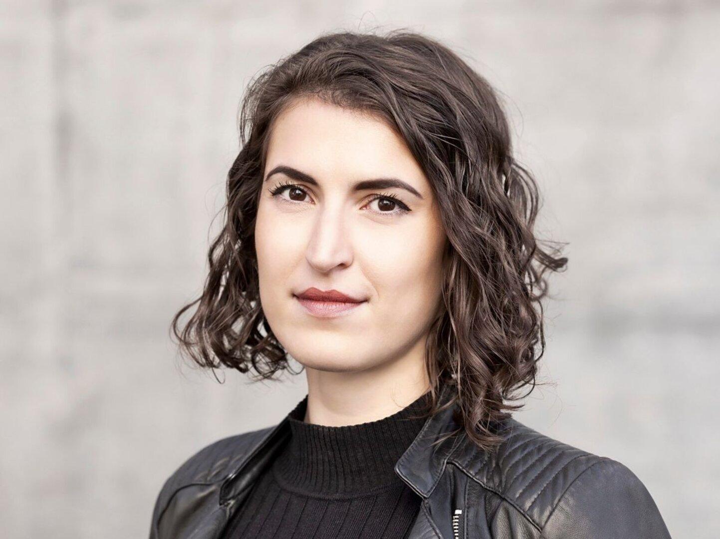 Julius dovoli Olivii odhod v TV-seriji Rdeče vrtnice, Christina König prejela literarno nagrado