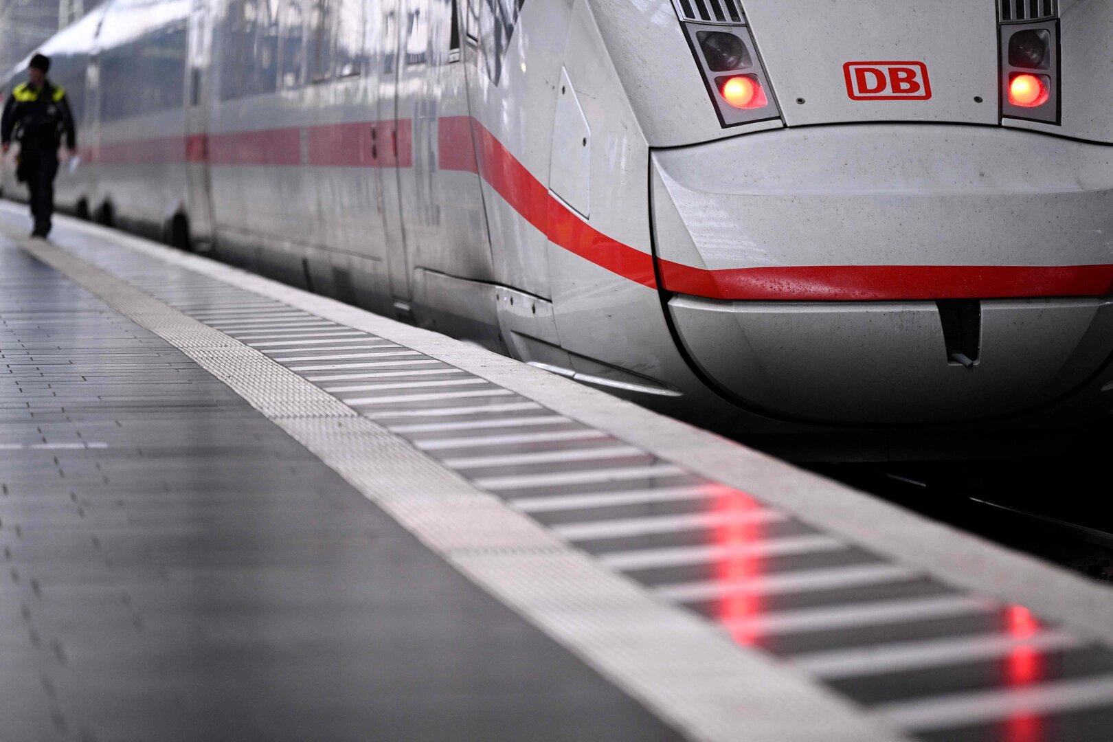 Mitarbeiter der Deutschen Bahn kündigen Ablehnung neuer Spitze an