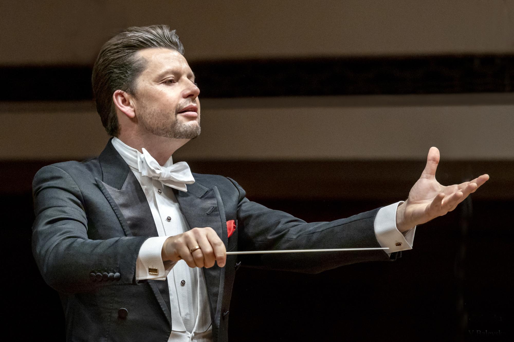 Rachlin dirigiert temporeich-beschwingt Grieg und Dvořák