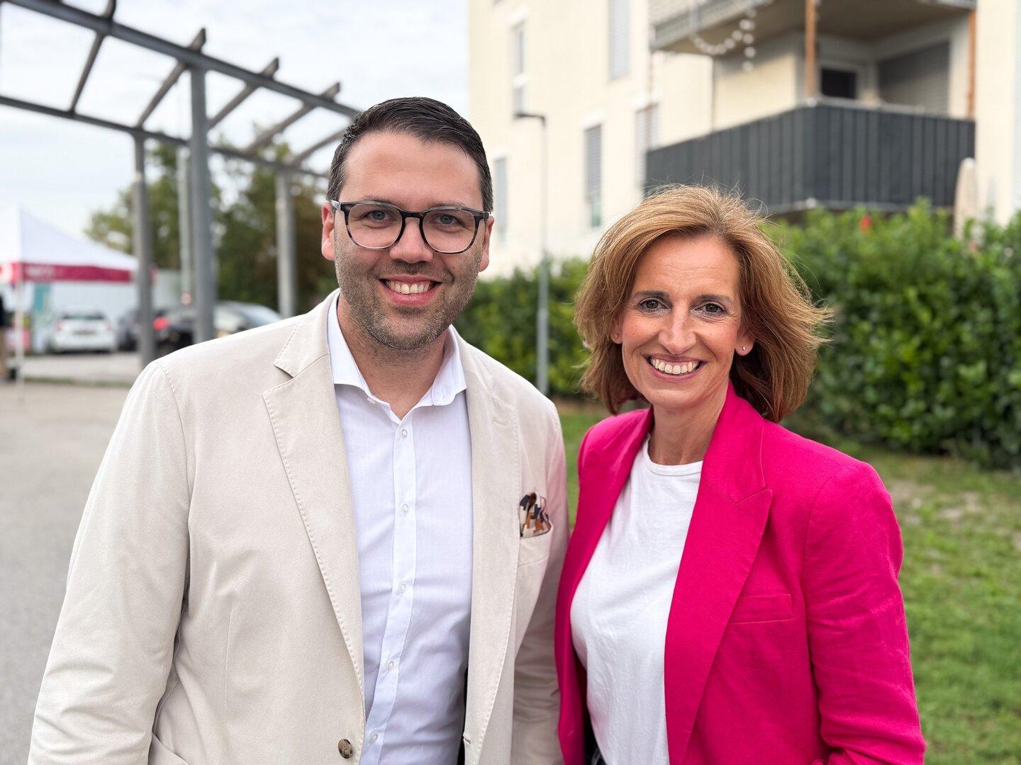 Zwei Neos-Politiker in Vösendorf.