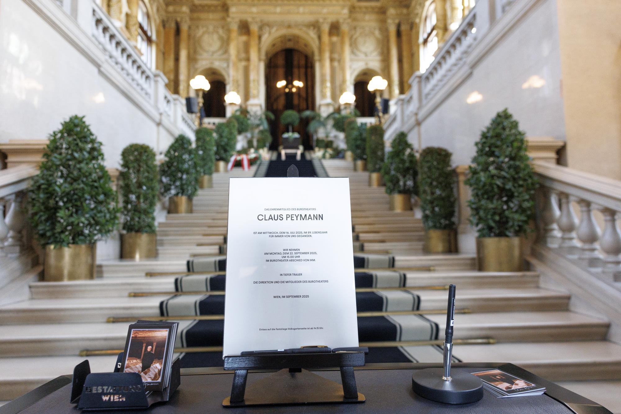 Aufbahrung und Trauerzug: Wien nimmt von Claus Peymann Abschied