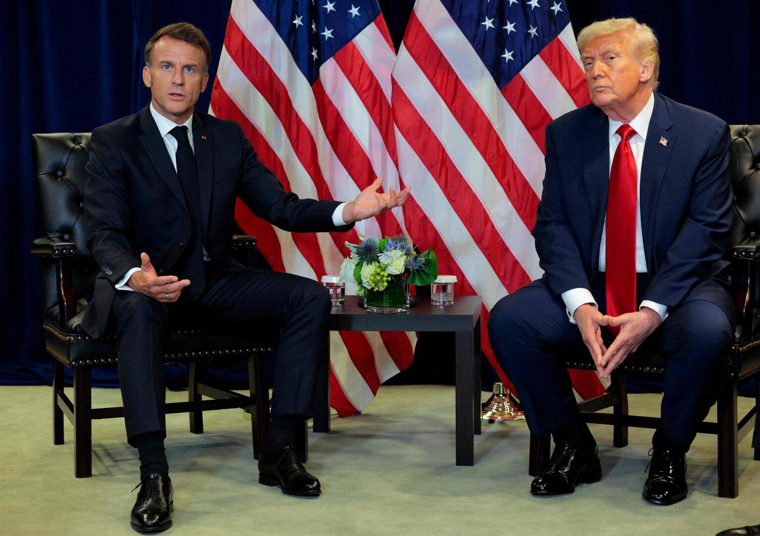 Macron v New Yorku obtičal v prometu in poklical Trumpa za pomoč