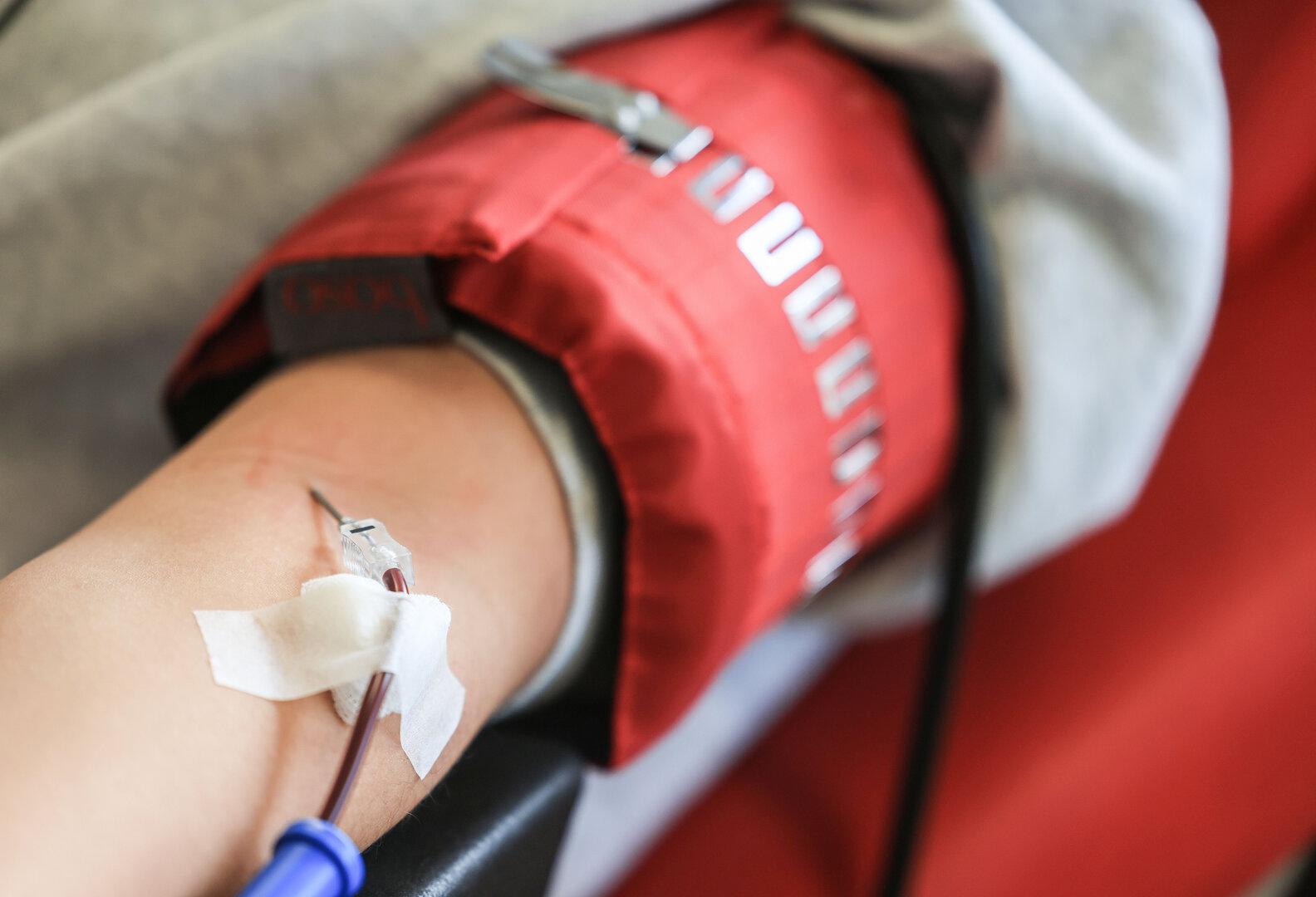 Wegen zahlreicher Corona-Erkrankungen: Engpass bei Blutkonserven