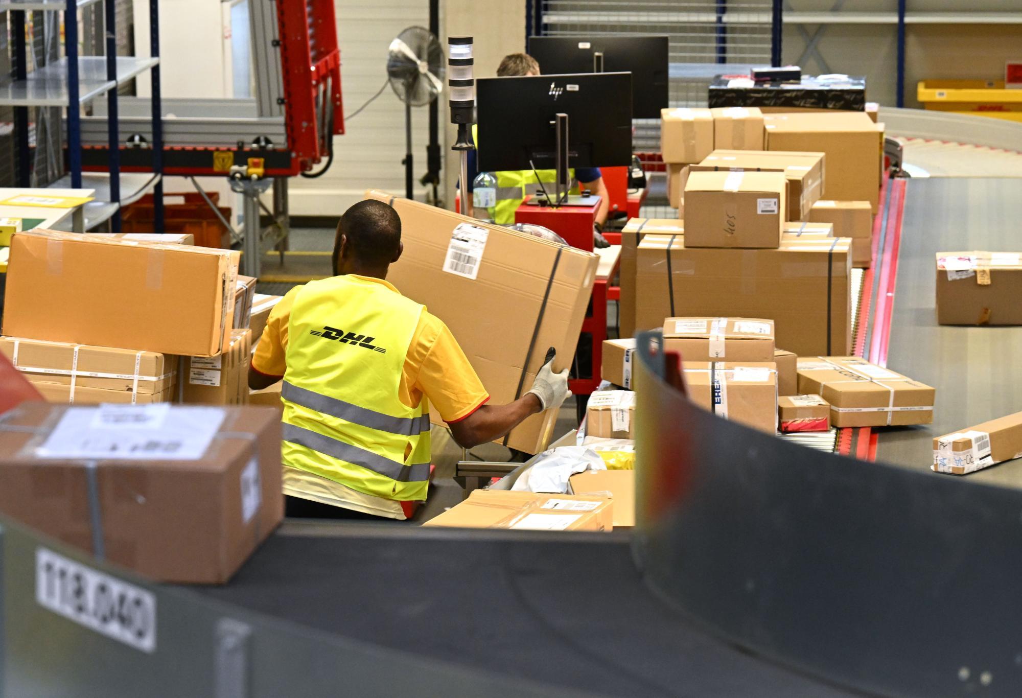 DHL Express v Avstriji dviguje cene paketnih pošiljk