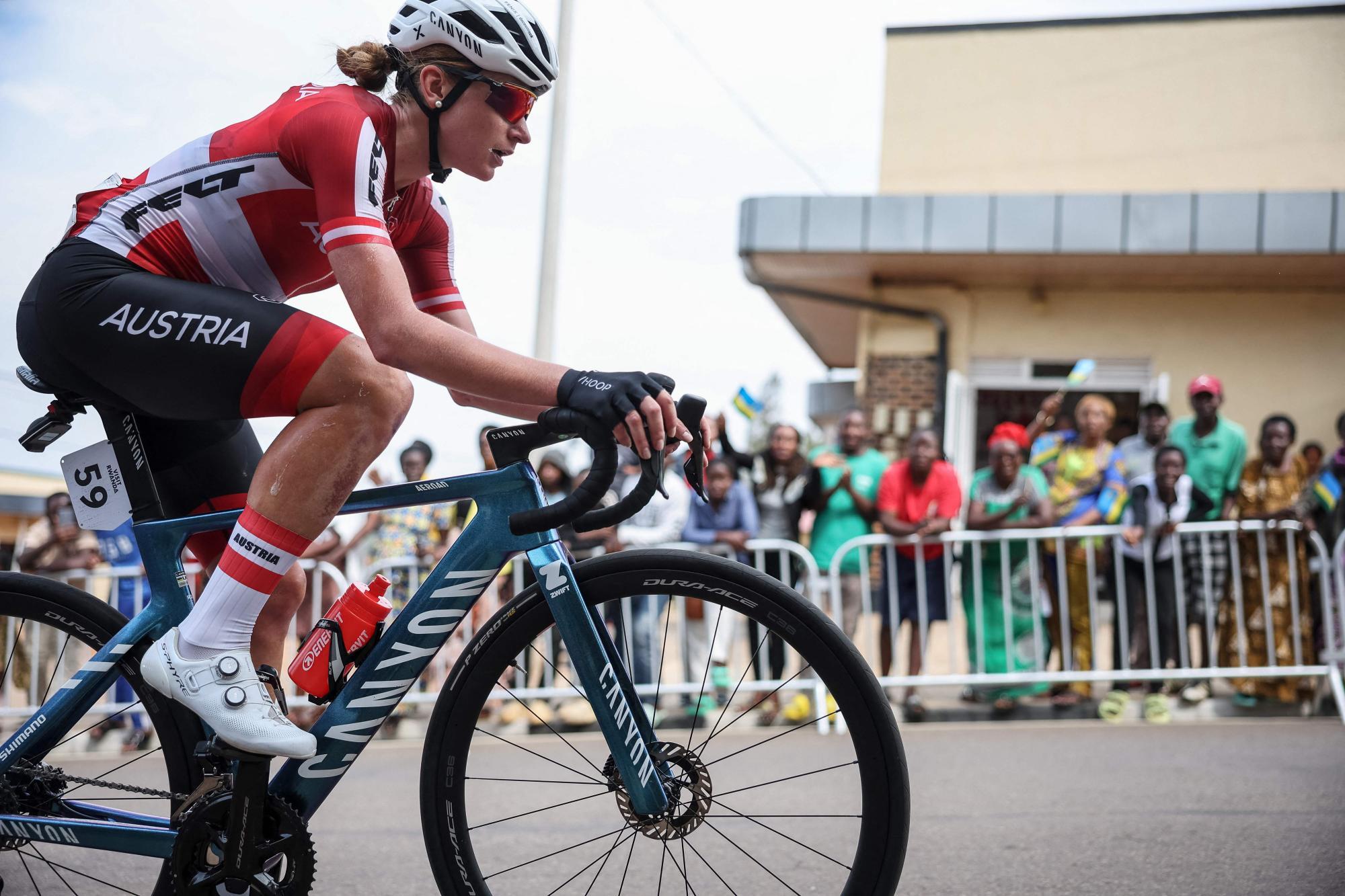 Kanadčanka Vallieres presenetljivo osvojila zlato na svetovnem prvenstvu v cestnem kolesarstvu, Schrempfova z dolgim pobegom obtičala na 48. mestu