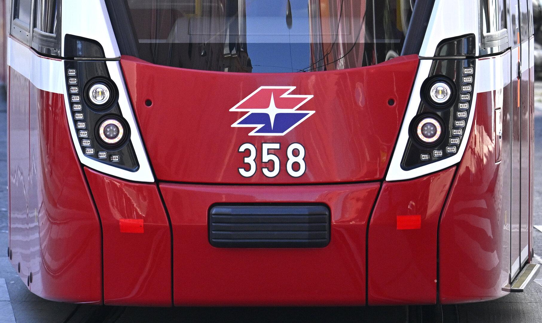 Zaradi počene vodovodne cevi motnje v javnem prometu na Dunaju