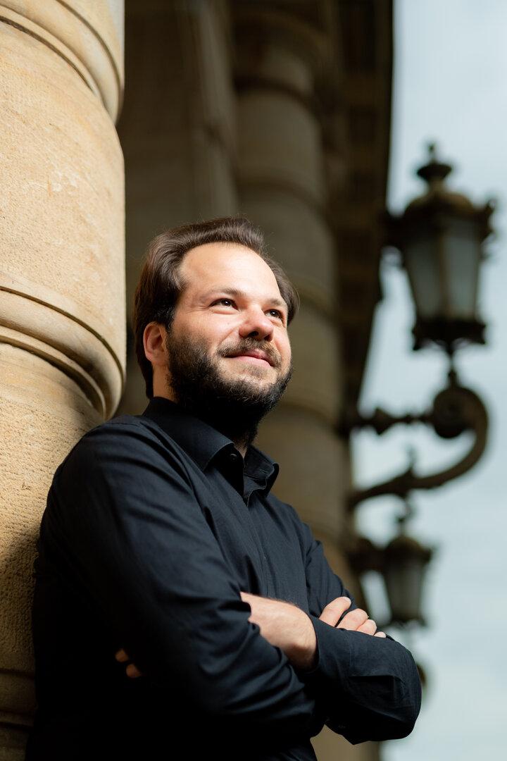 Popelka verlässt 2029 Wien und wird Generalmusikdirektor in 