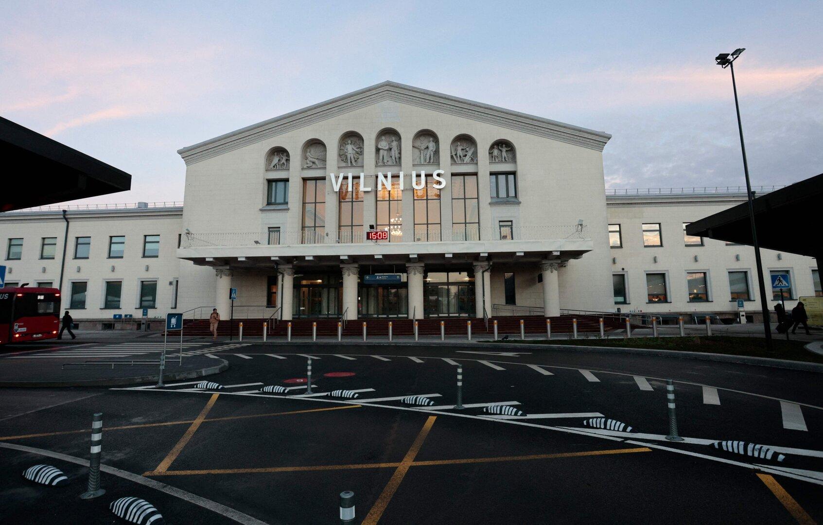 Ballons legen Flughafen Vilnius zeitweise lahm