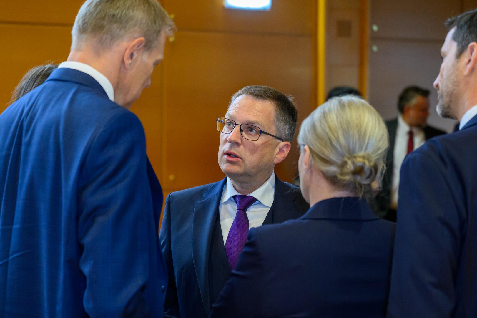 BEGINN DES PROZESSES GEGEN ÖVP-KLUBOBMANN WÖGINGER UND ZWEI BEAMTE WEGEN AMTSMISSBRAUCHS BEI POSTENBESETZUNG: WÖGINGER